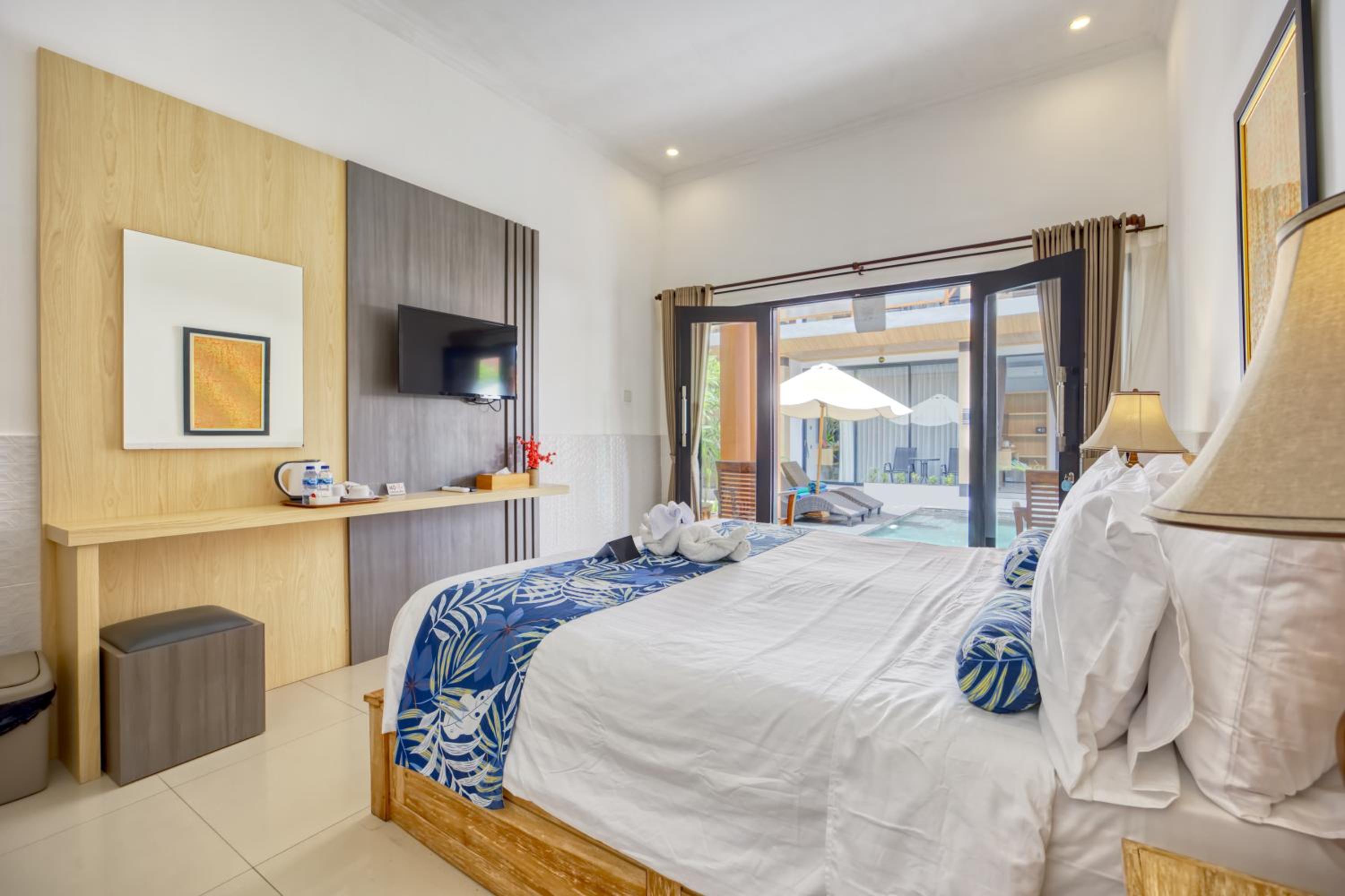 Deluxe Double Room - Photo 9