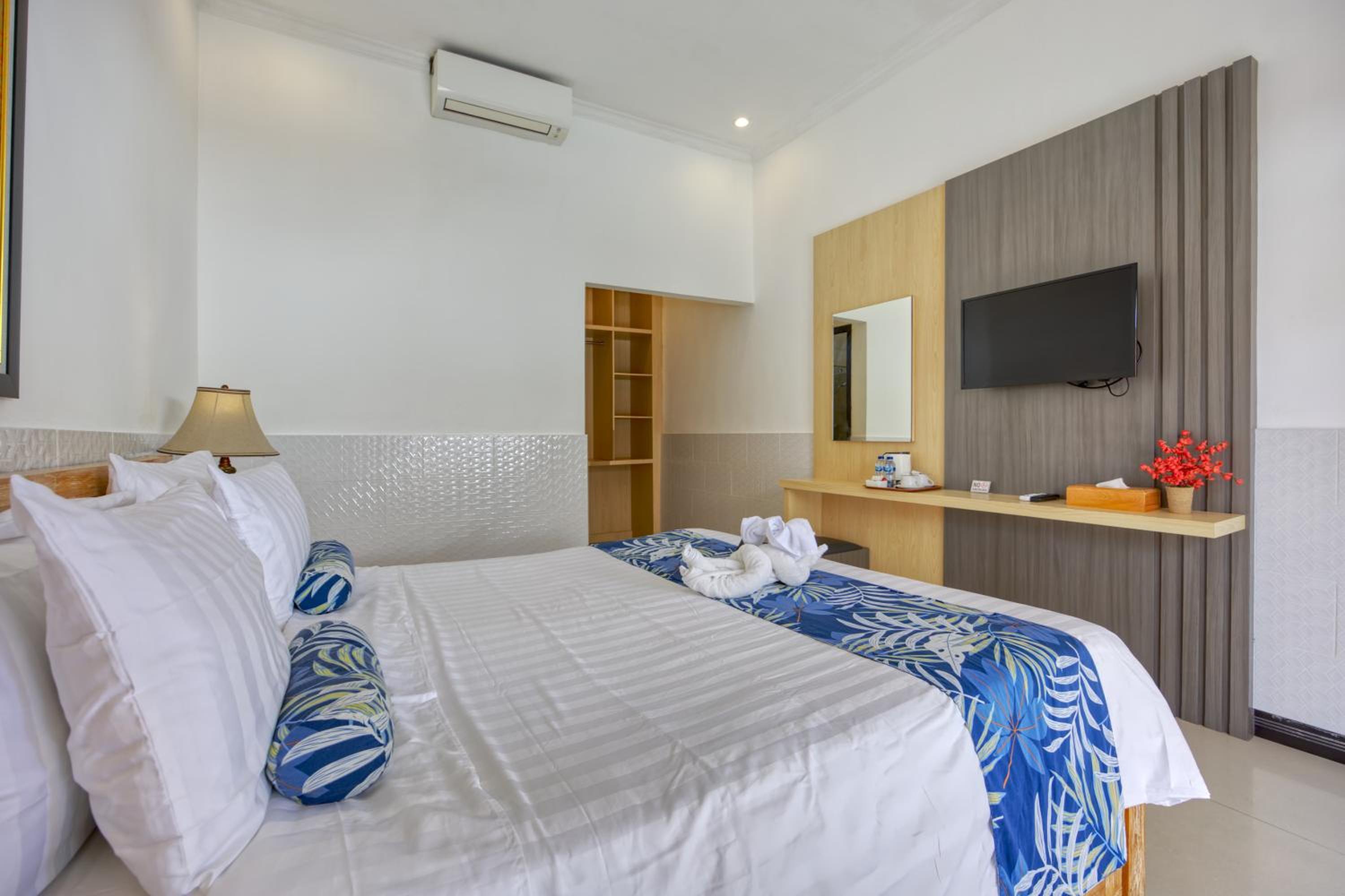 Deluxe Double Room - Photo 11