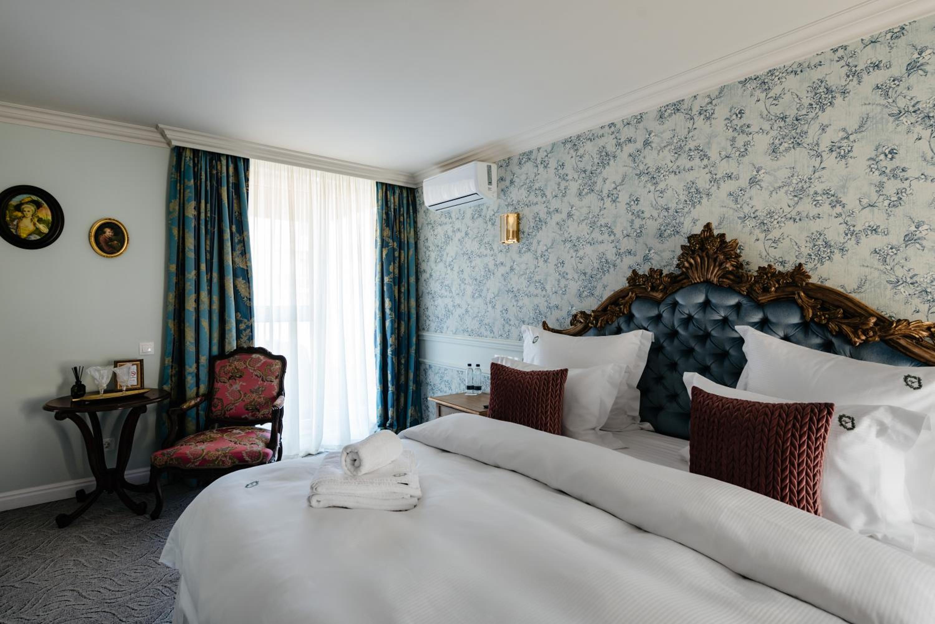 Superior King Room - Photo 8