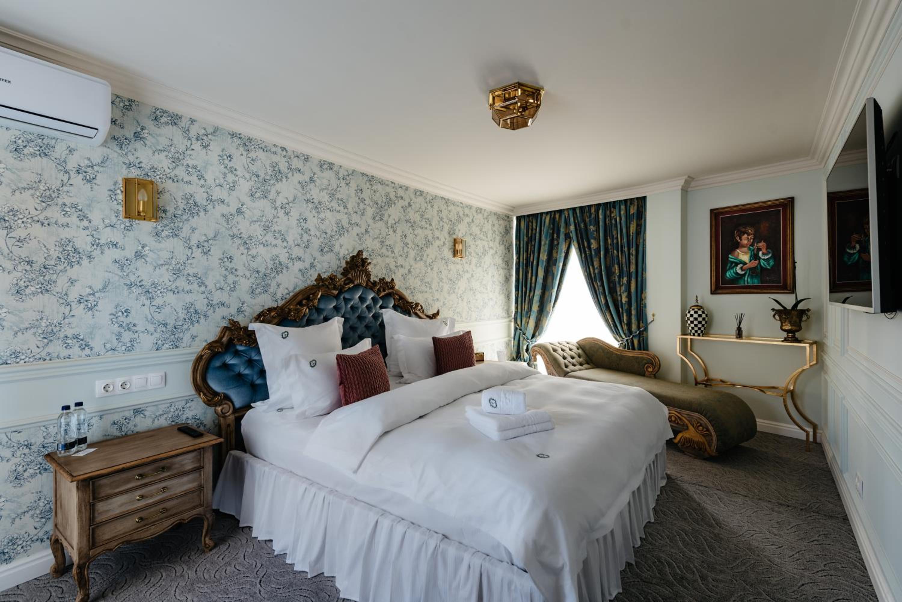 Superior King Room - Photo 7