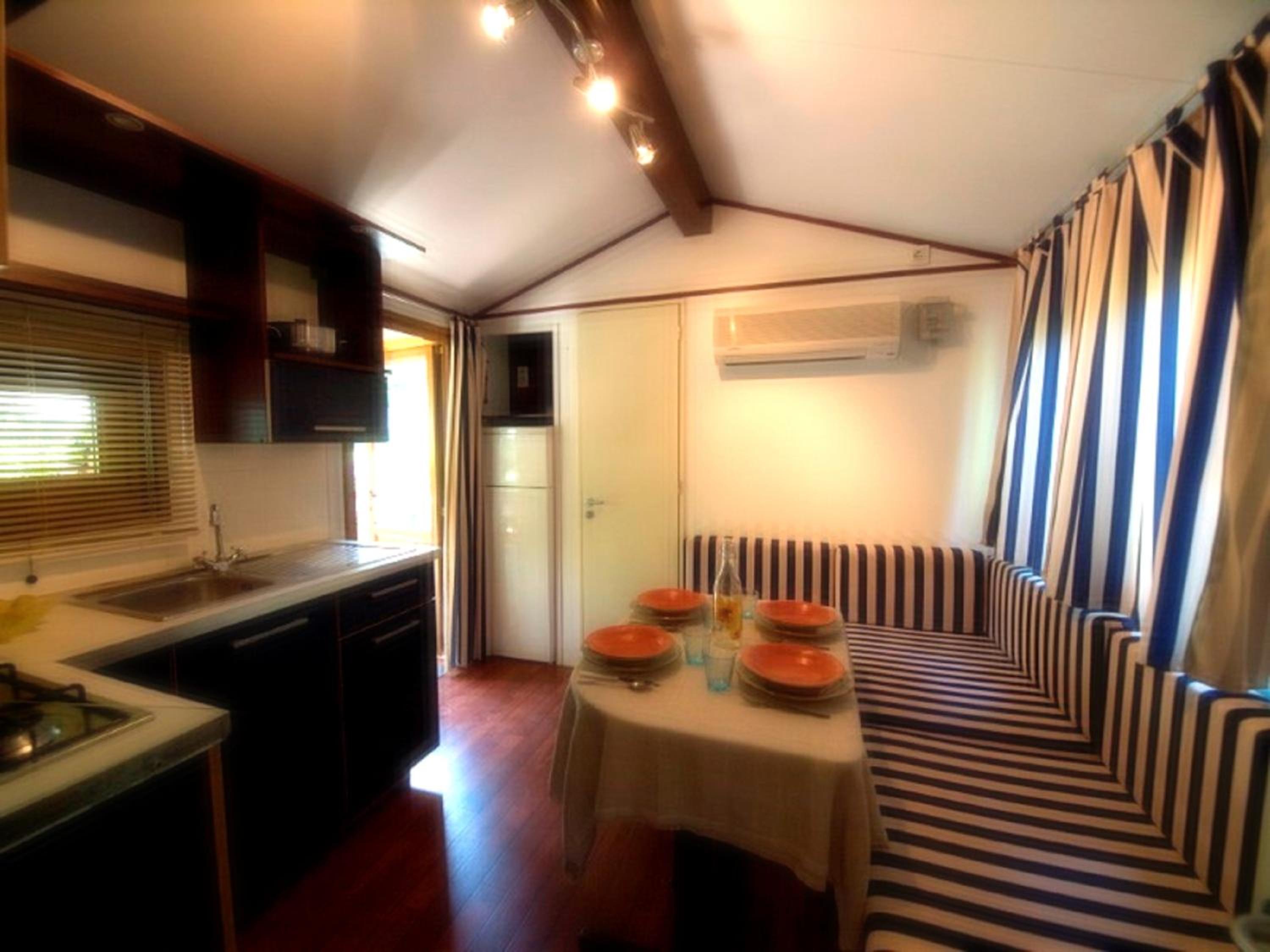 Mobile Home - Photo 6