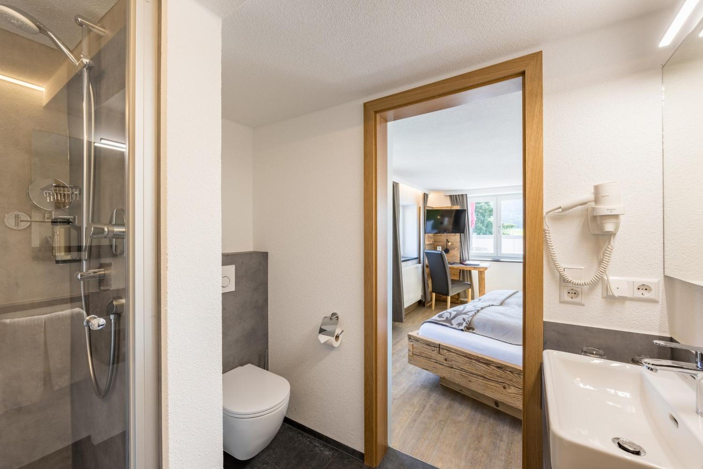 Large Double Room photo 2