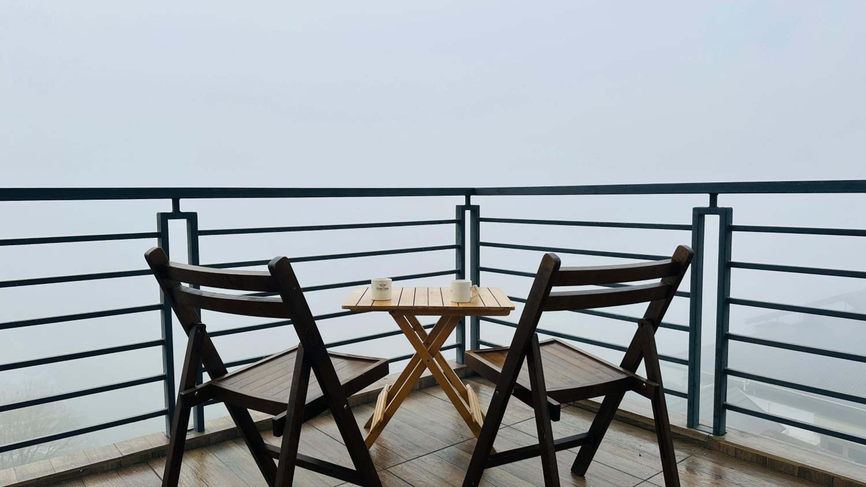 Two-Bedroom Apartment with Mountain View - Photo 4