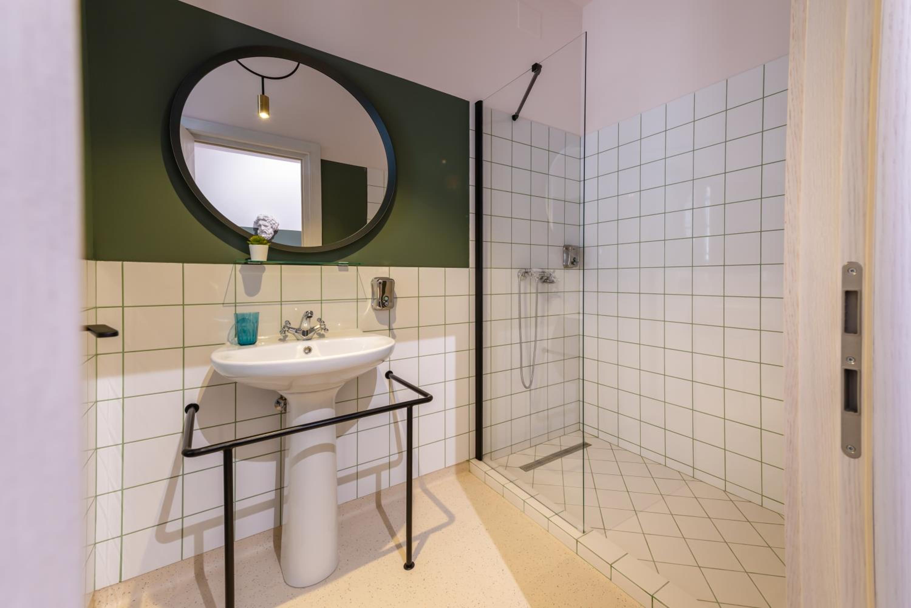 King Suite - Photo 2
