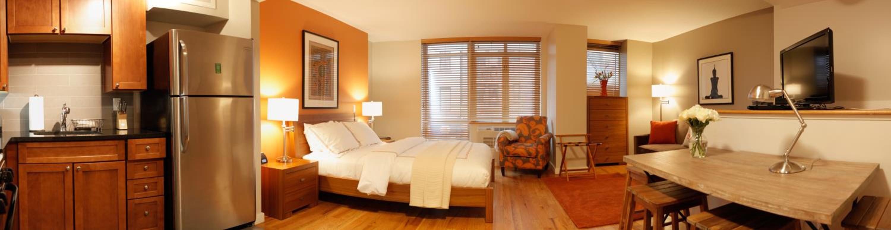 Deluxe Queen Studio with Sofa Bed photo 3