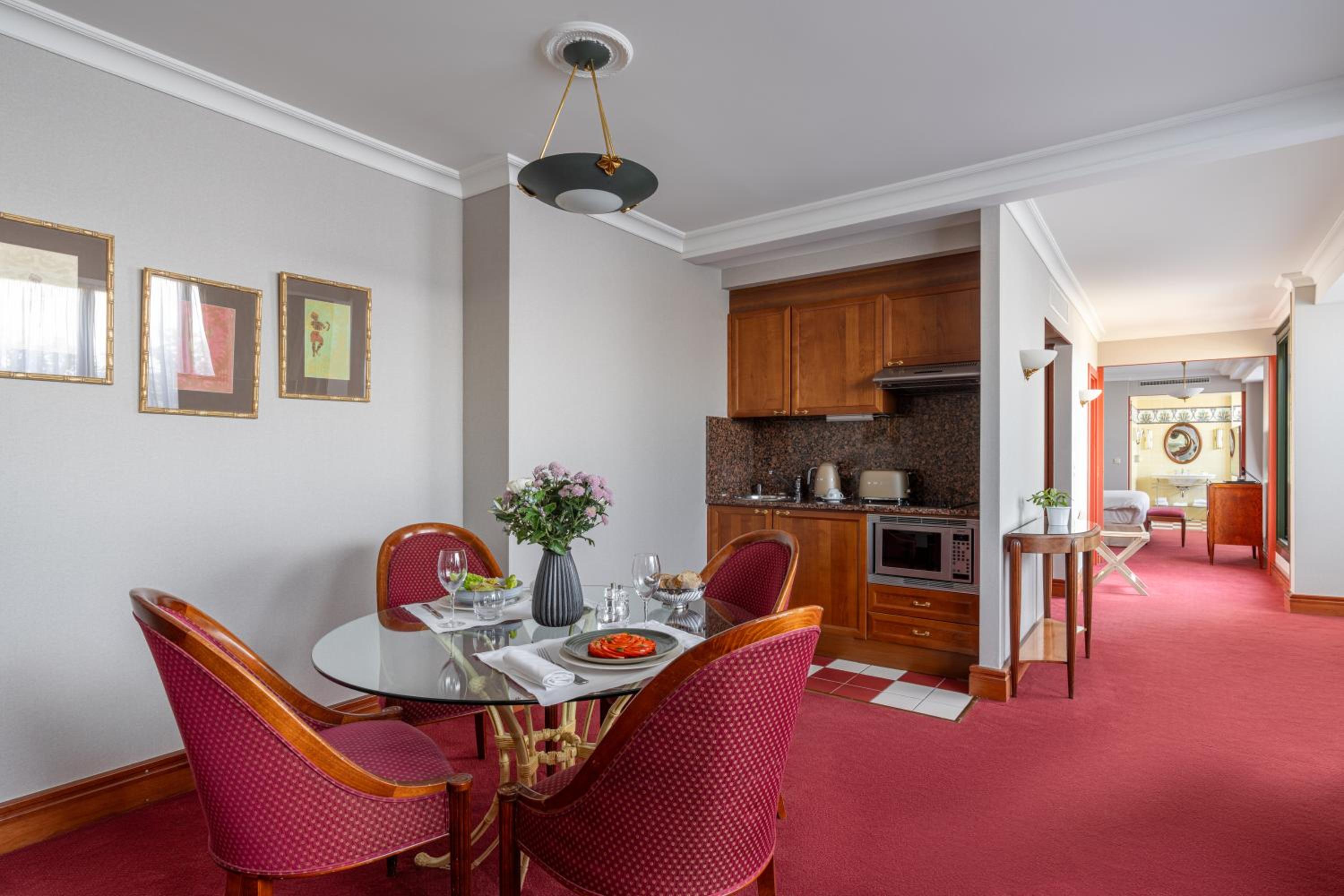 Ambassador Suite with Terrace thumbnail 6