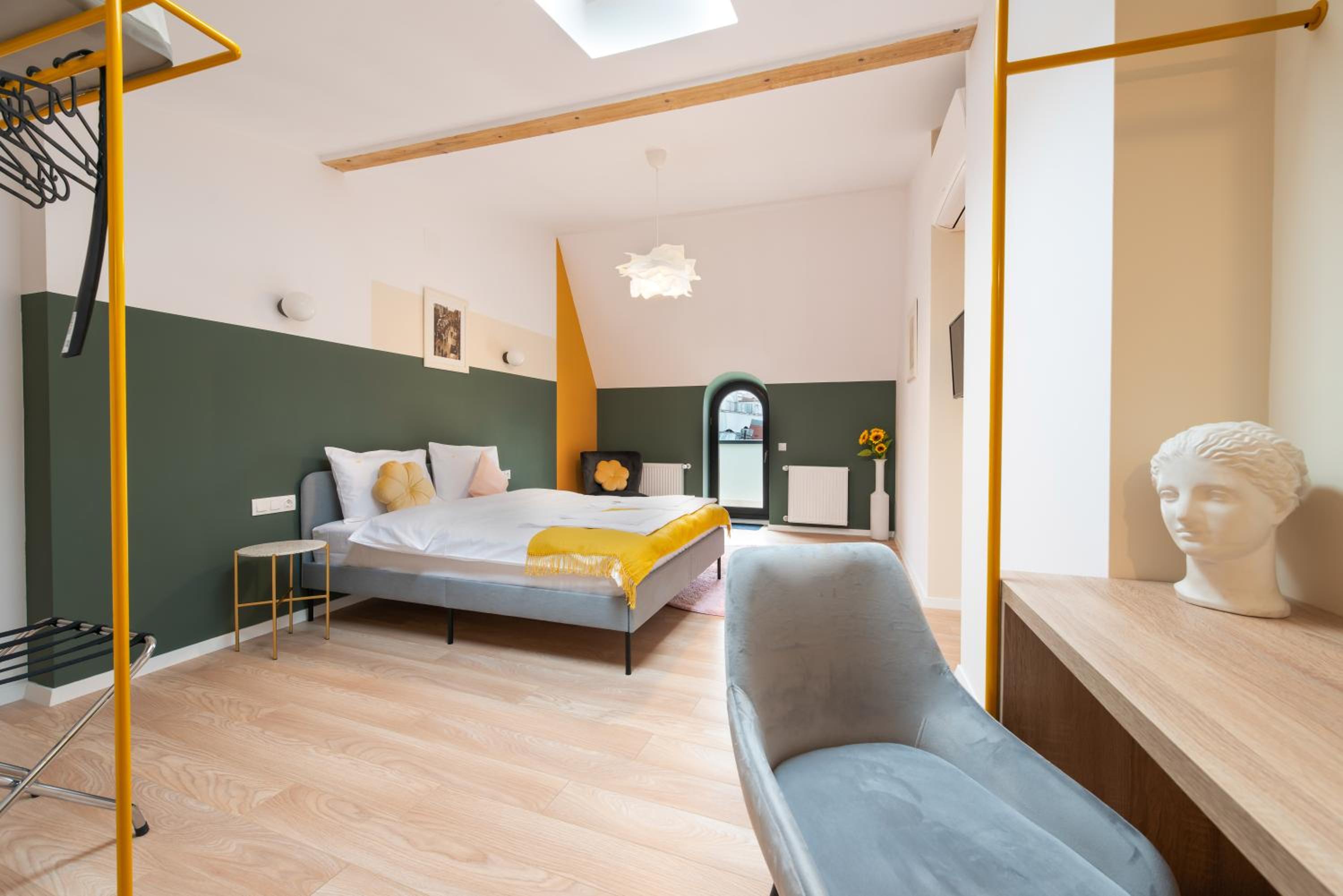 Deluxe Double Room - Photo 8