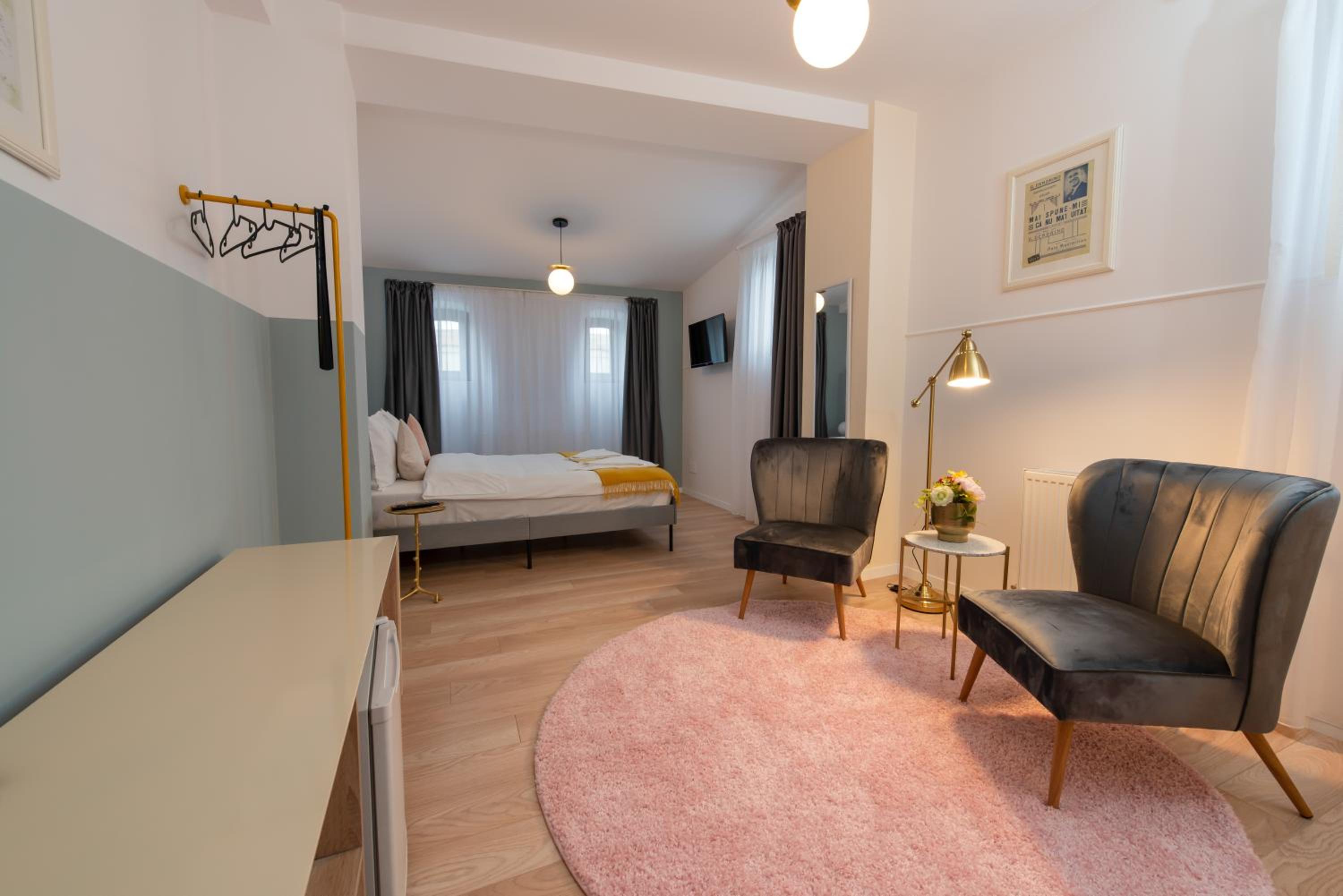 Deluxe Double Room - Photo 10