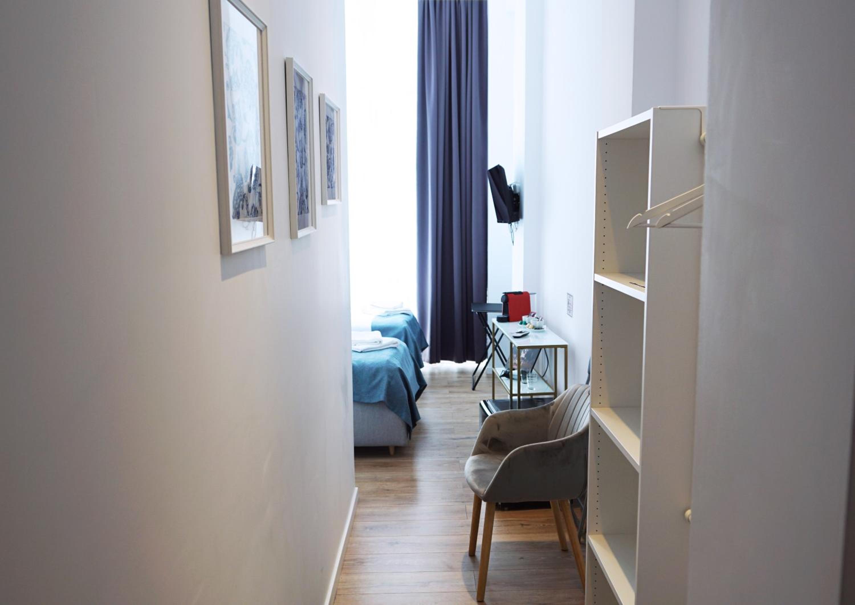 Twin Room - Photo 3