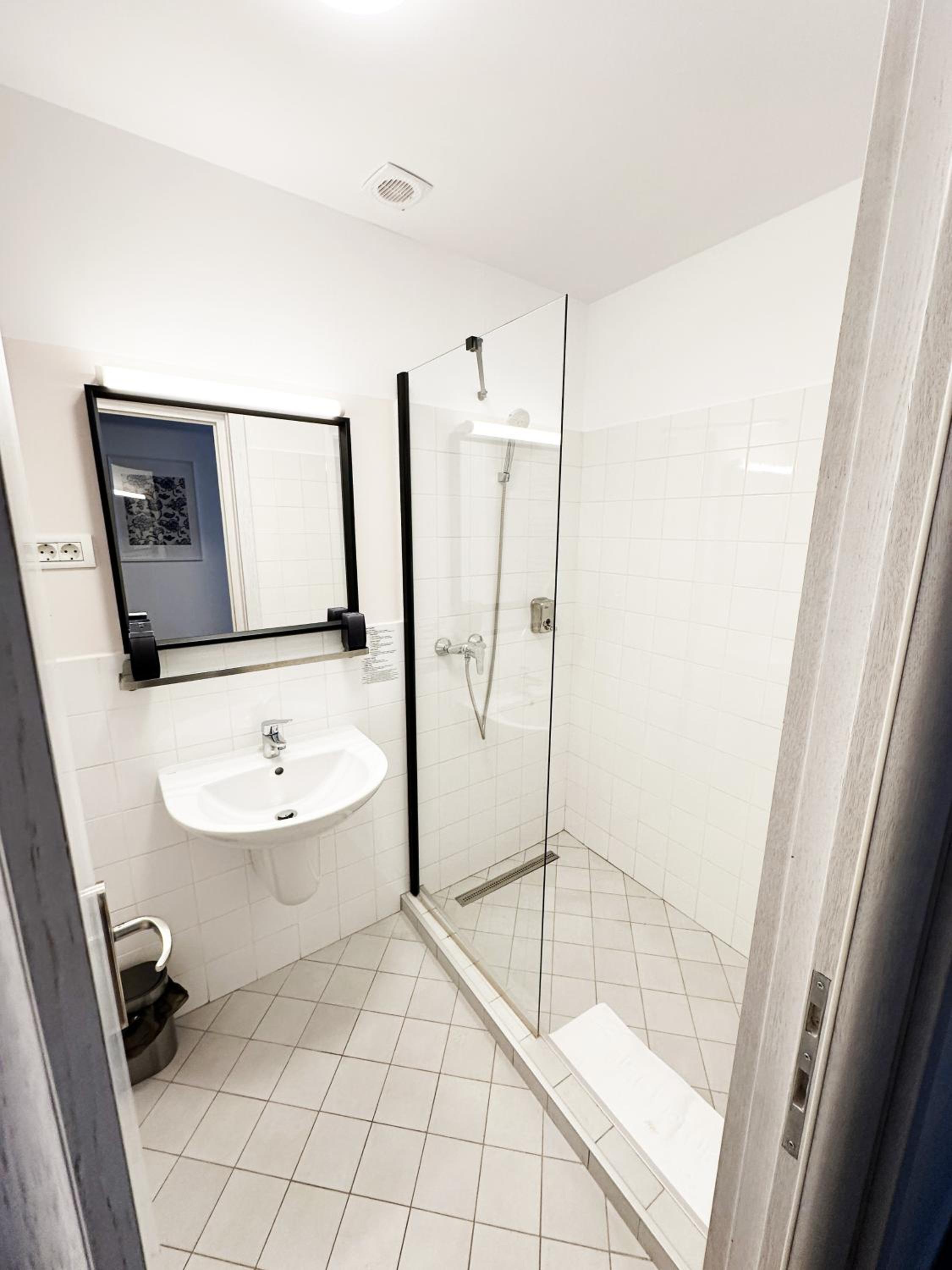 Twin Room - Photo 4