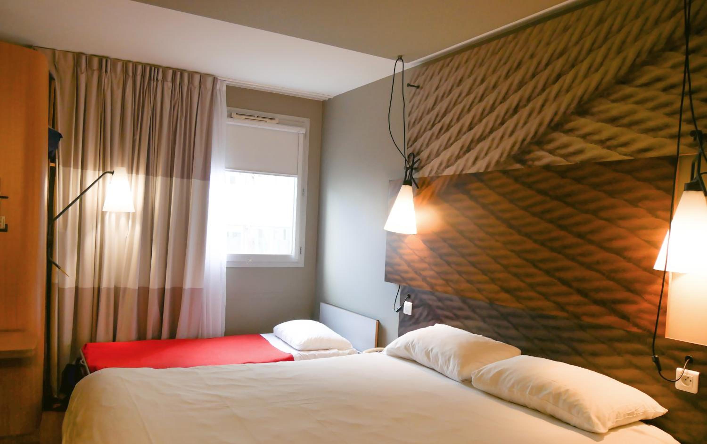 Standard One Double Bed - Photo 1