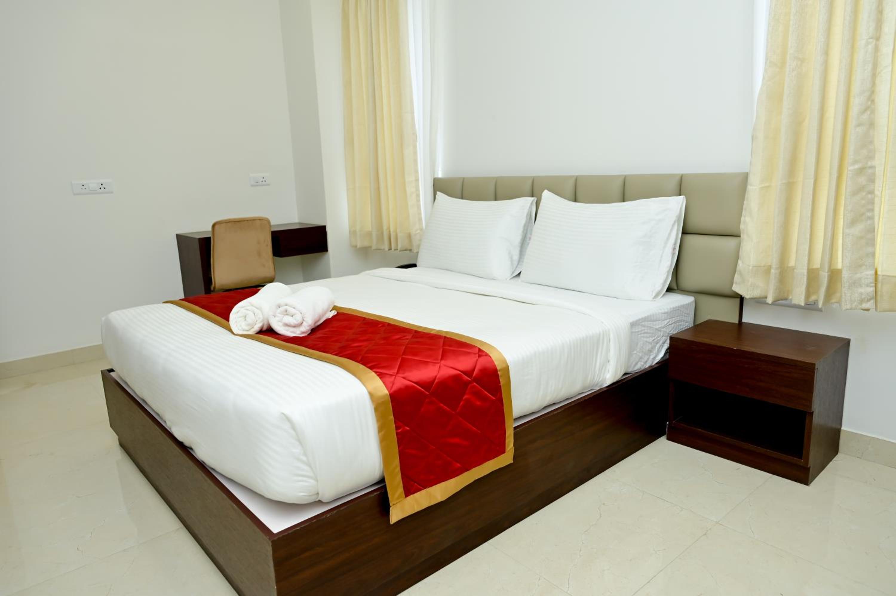 Deluxe Double Room (2 Adults + 1 Child) photo 1