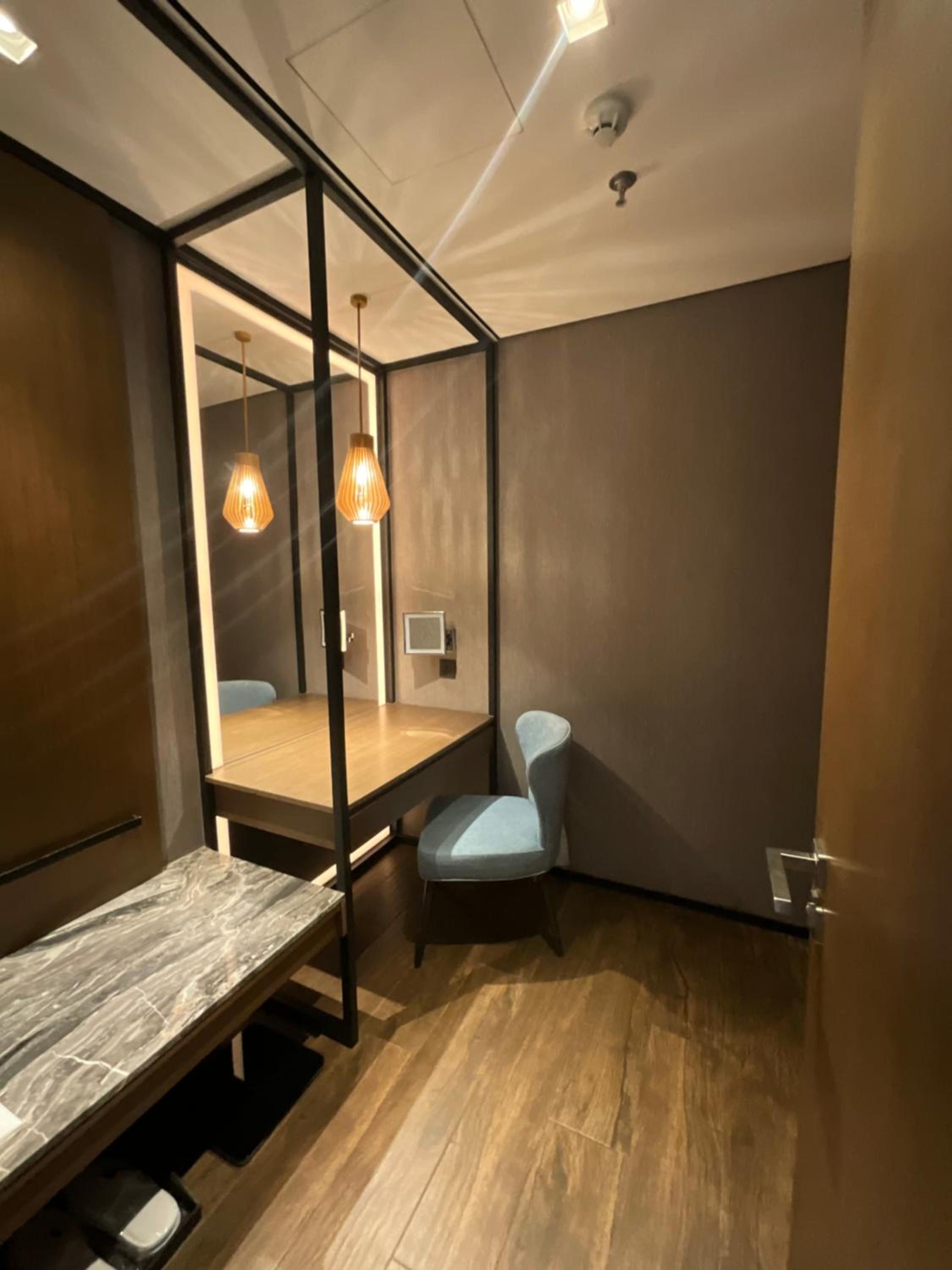 Deluxe King Room with Lake View