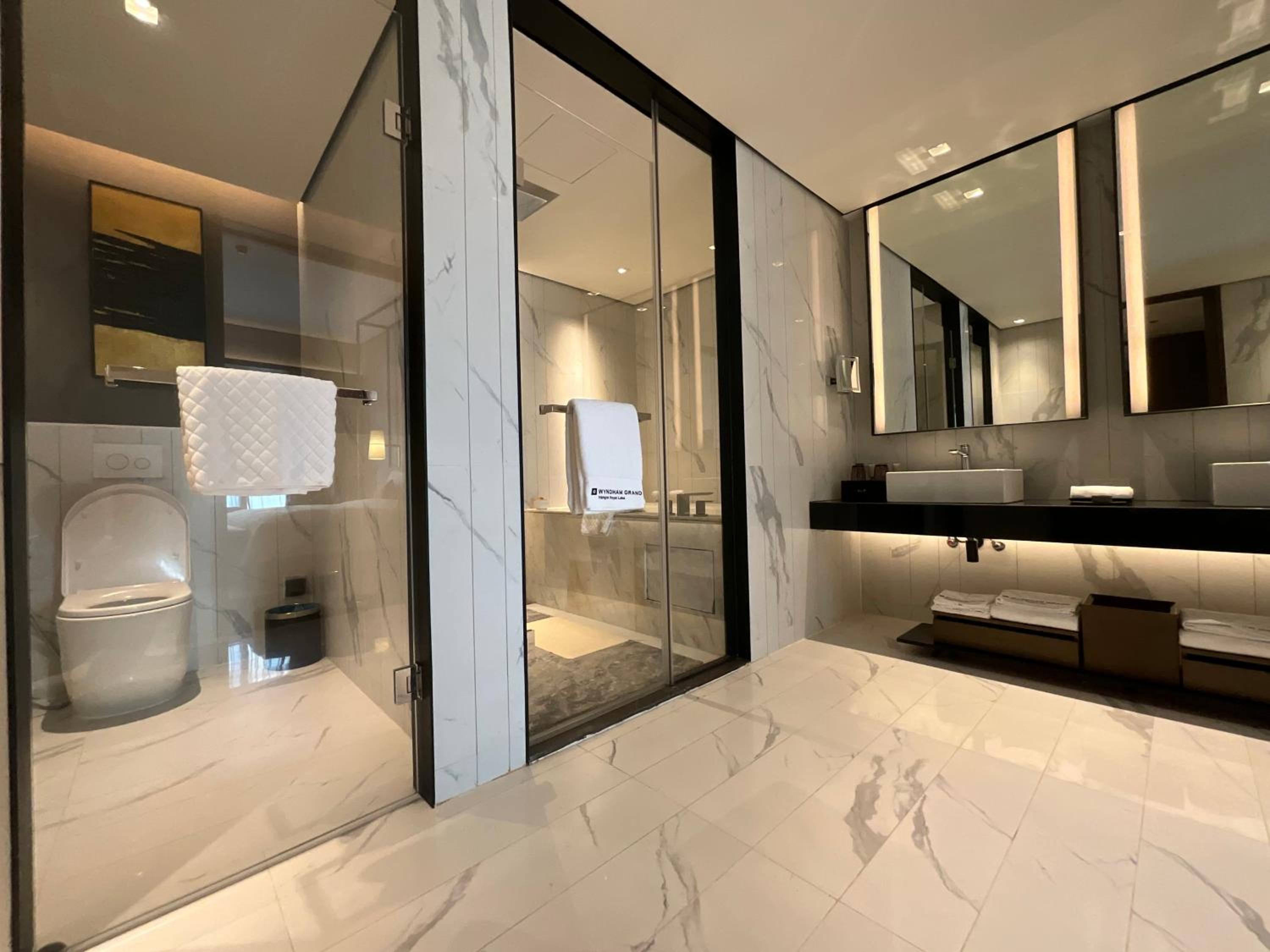 Club Deluxe Suite