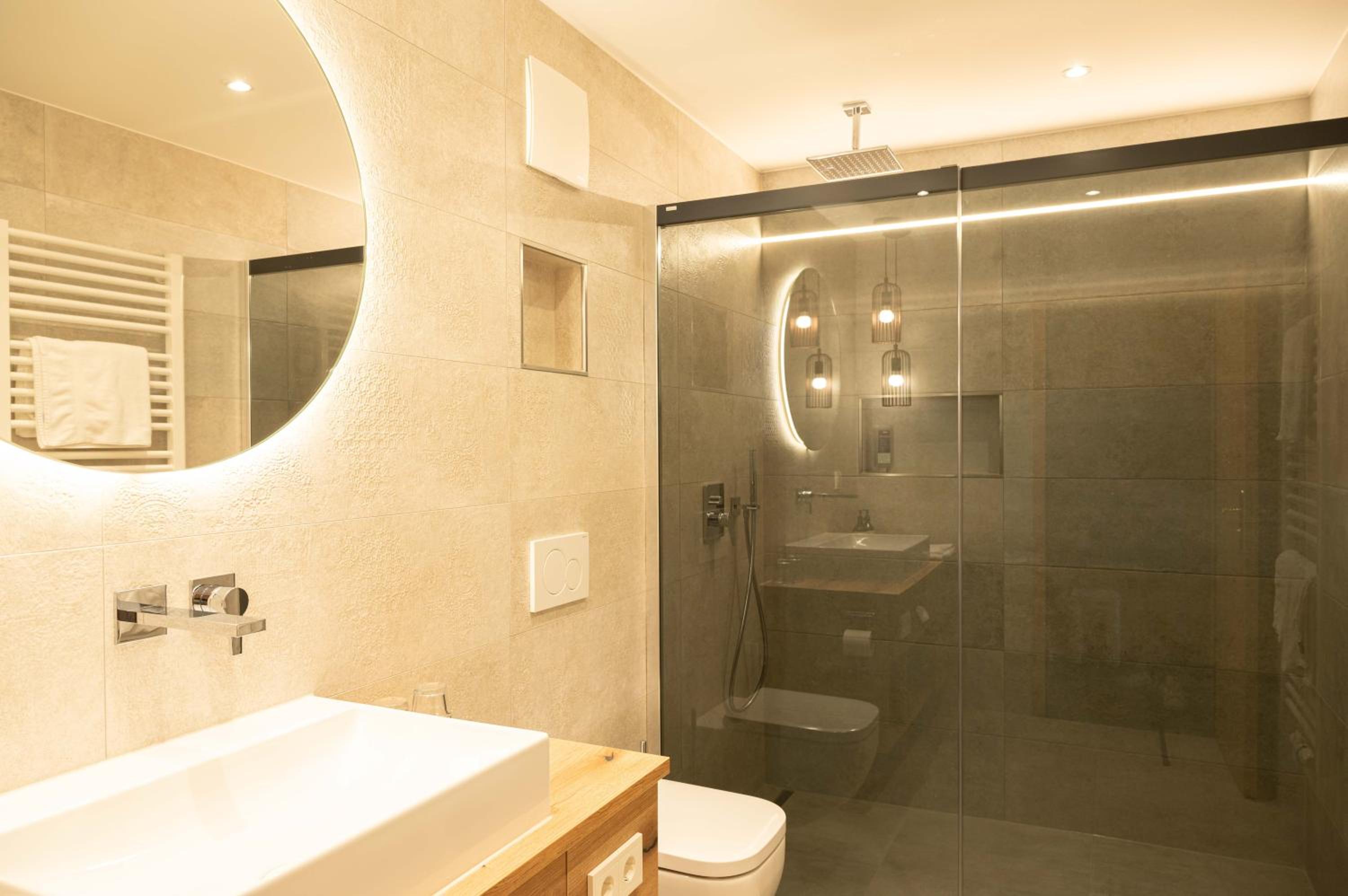 Deluxe Double Room - Photo 11