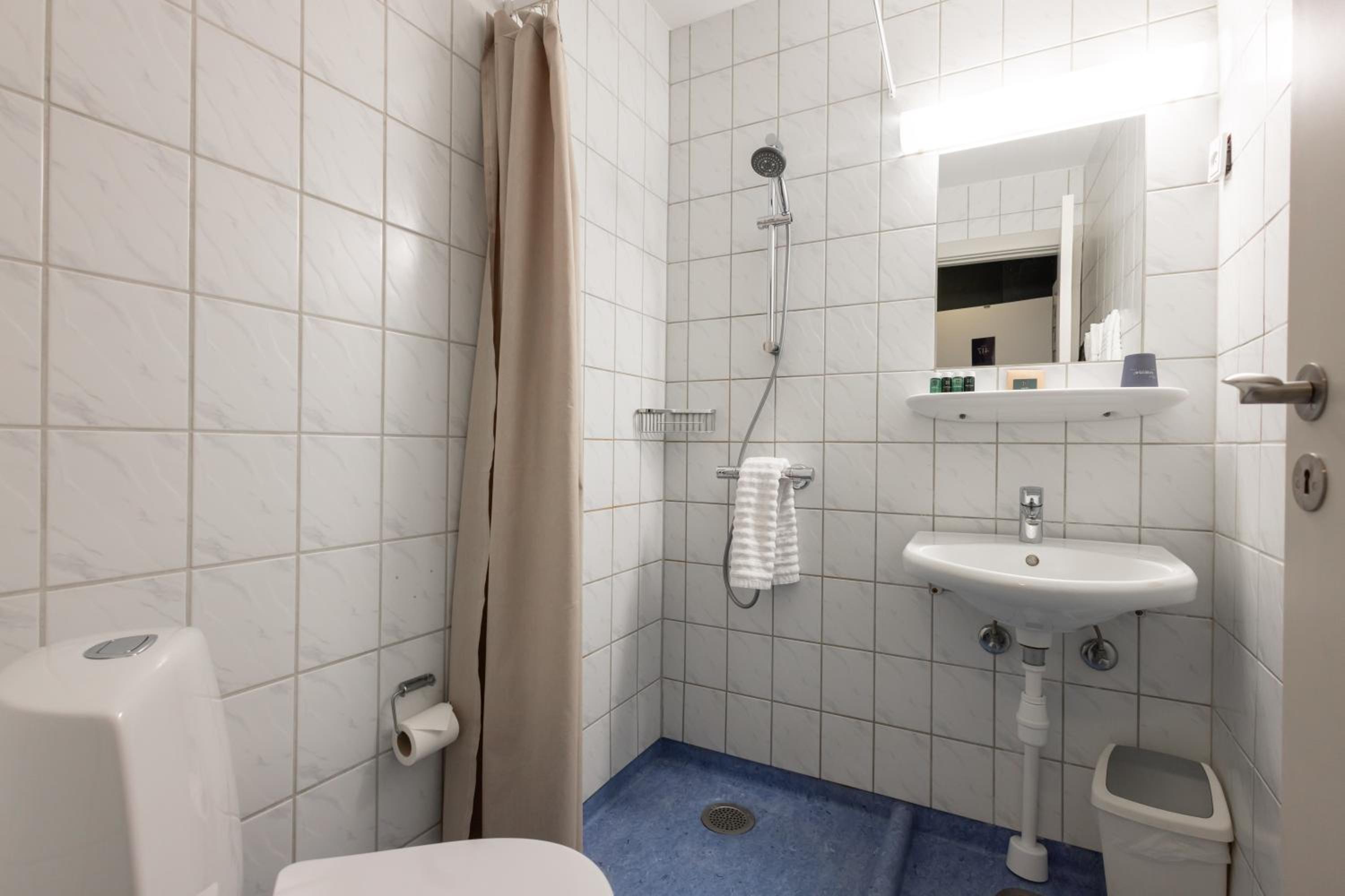 Standard Single Room - Photo 6