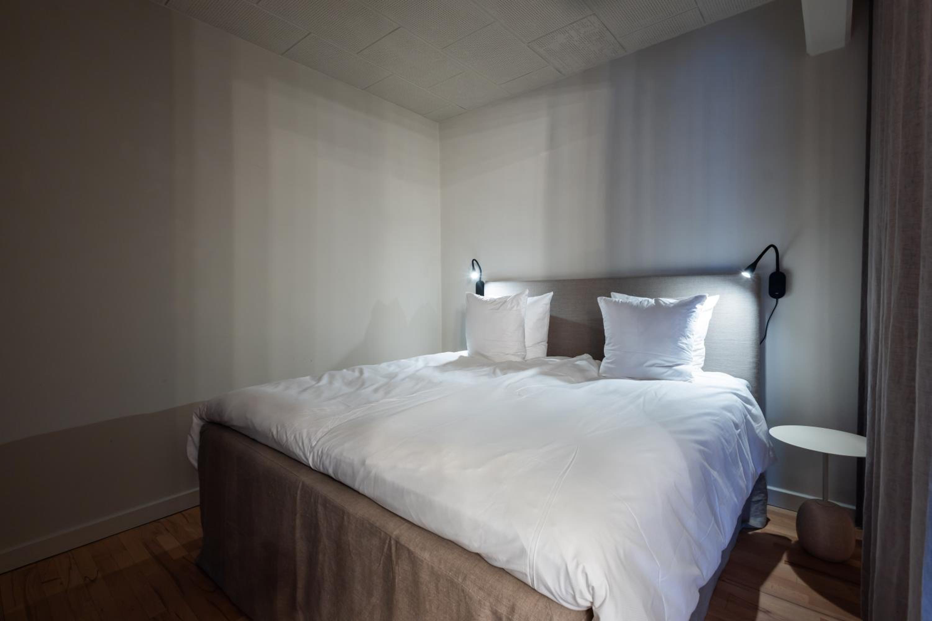 Two-Bedroom Penthouse with Balcony & Habour View thumbnail 6