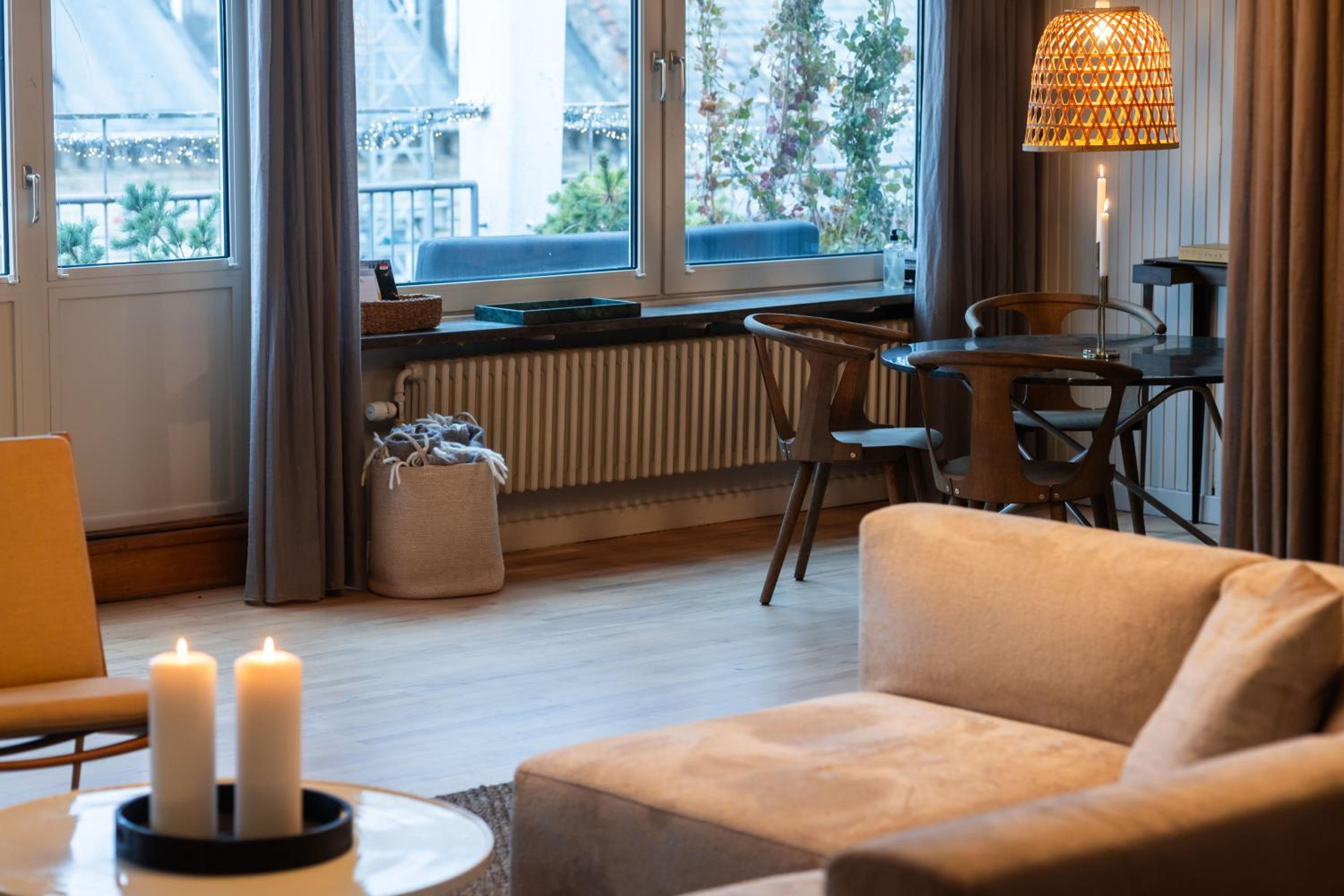 Two-Bedroom Penthouse with Balcony & Habour View