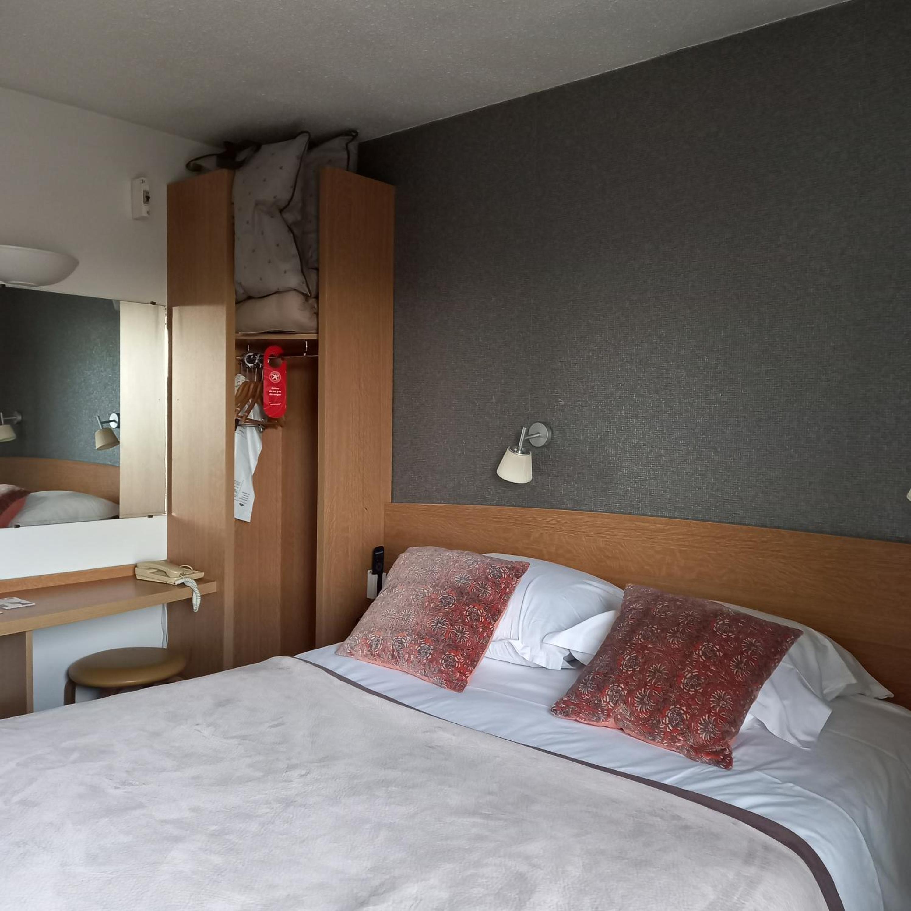 Standard Double Room - Photo 2