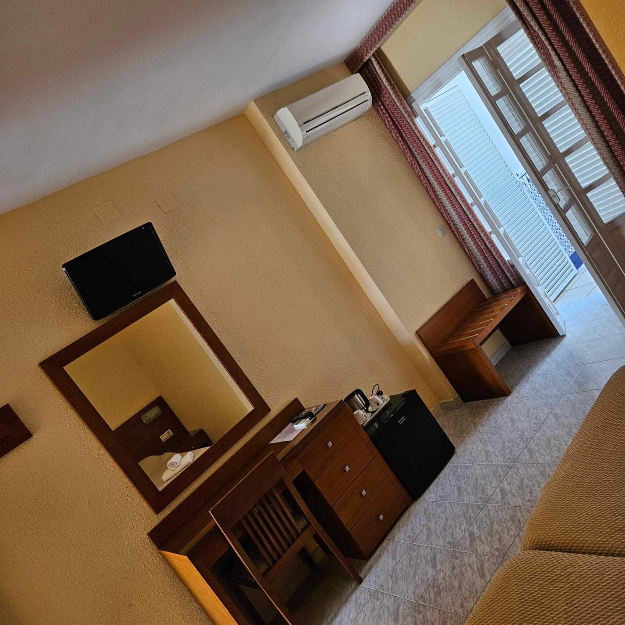 Habitación Estándar con Dos Camas Individuales