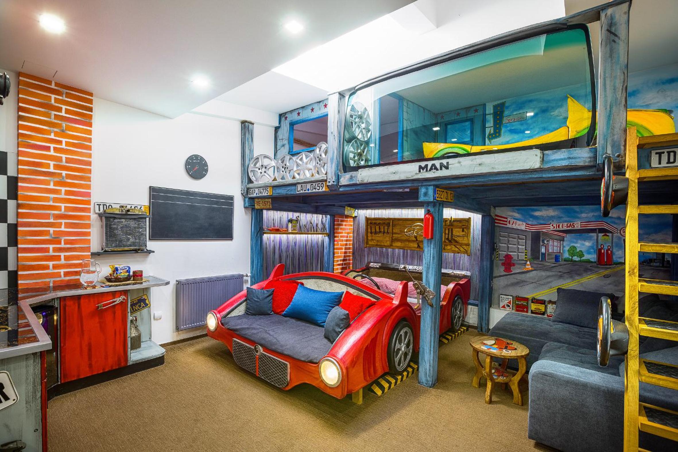 Deluxe Family Room