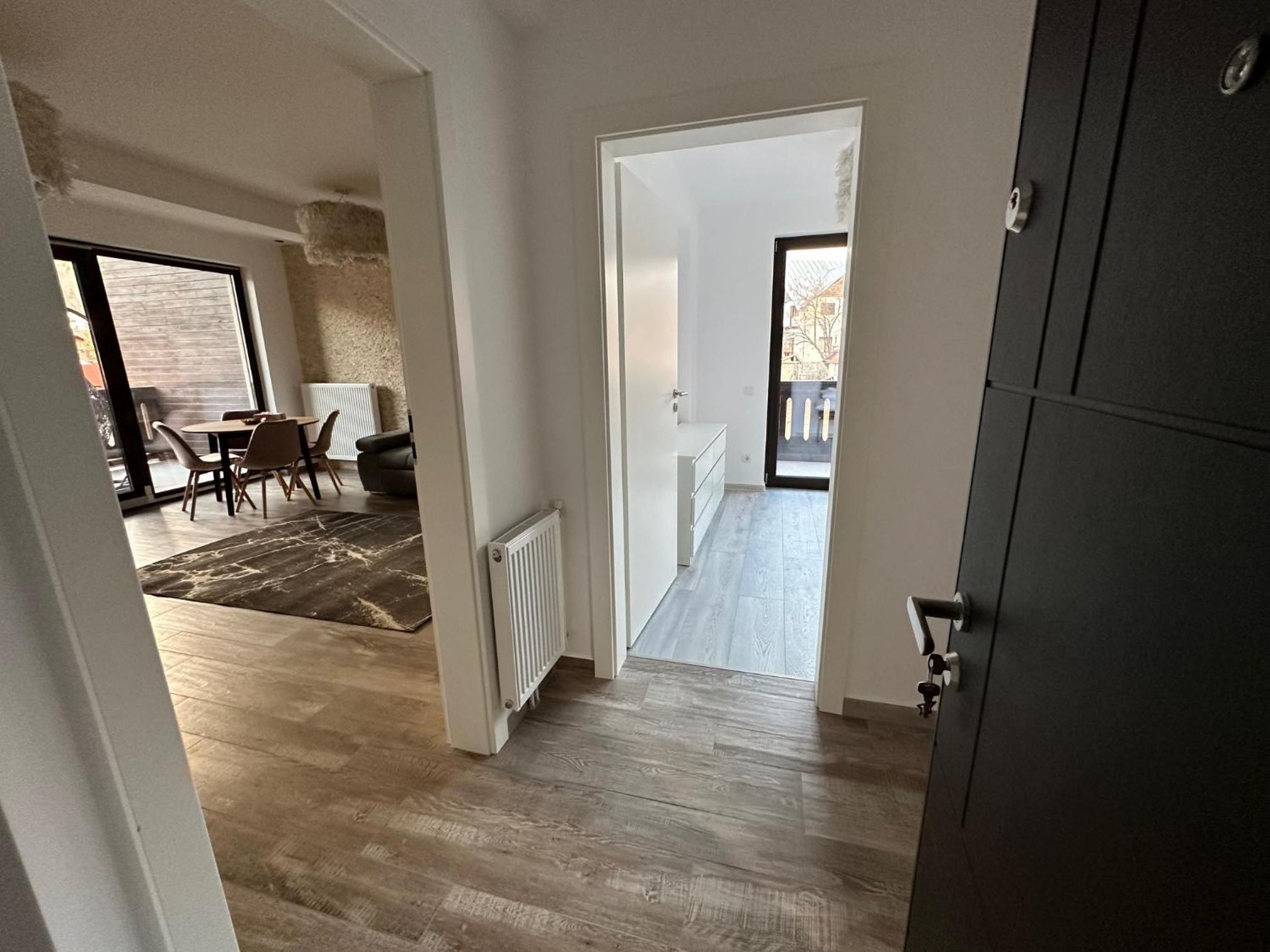 One-Bedroom Apartment photo 1