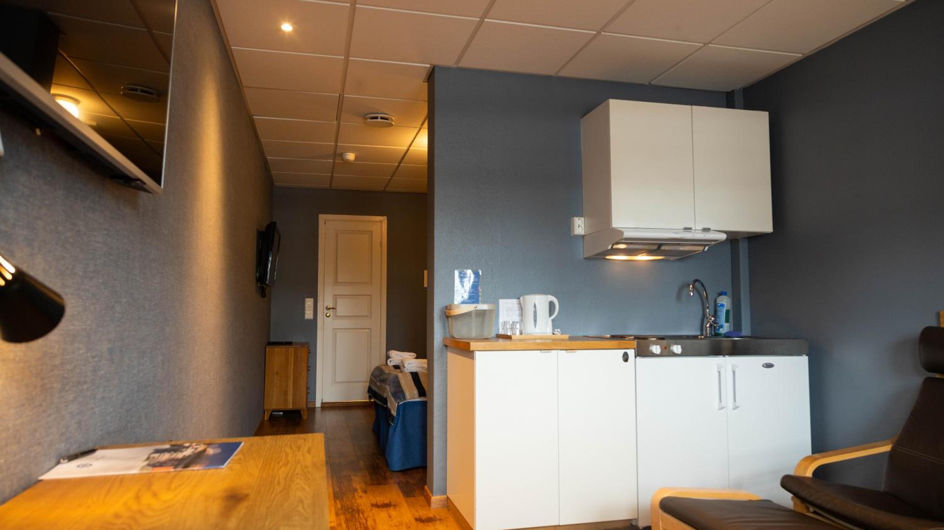 Double Room - Ground Floor with Kitchen - Photo 2