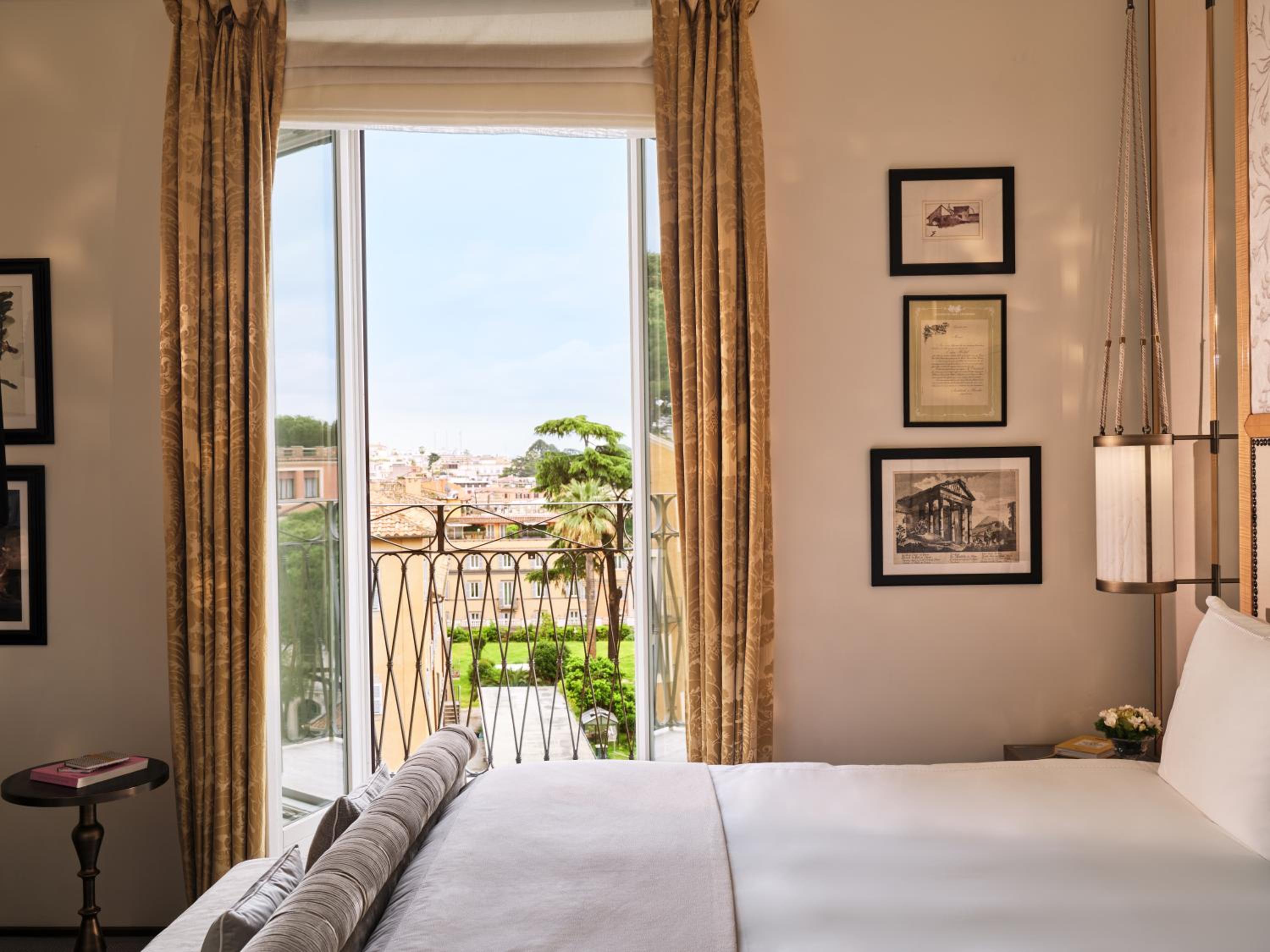 Family Suite with Balcony photo 2