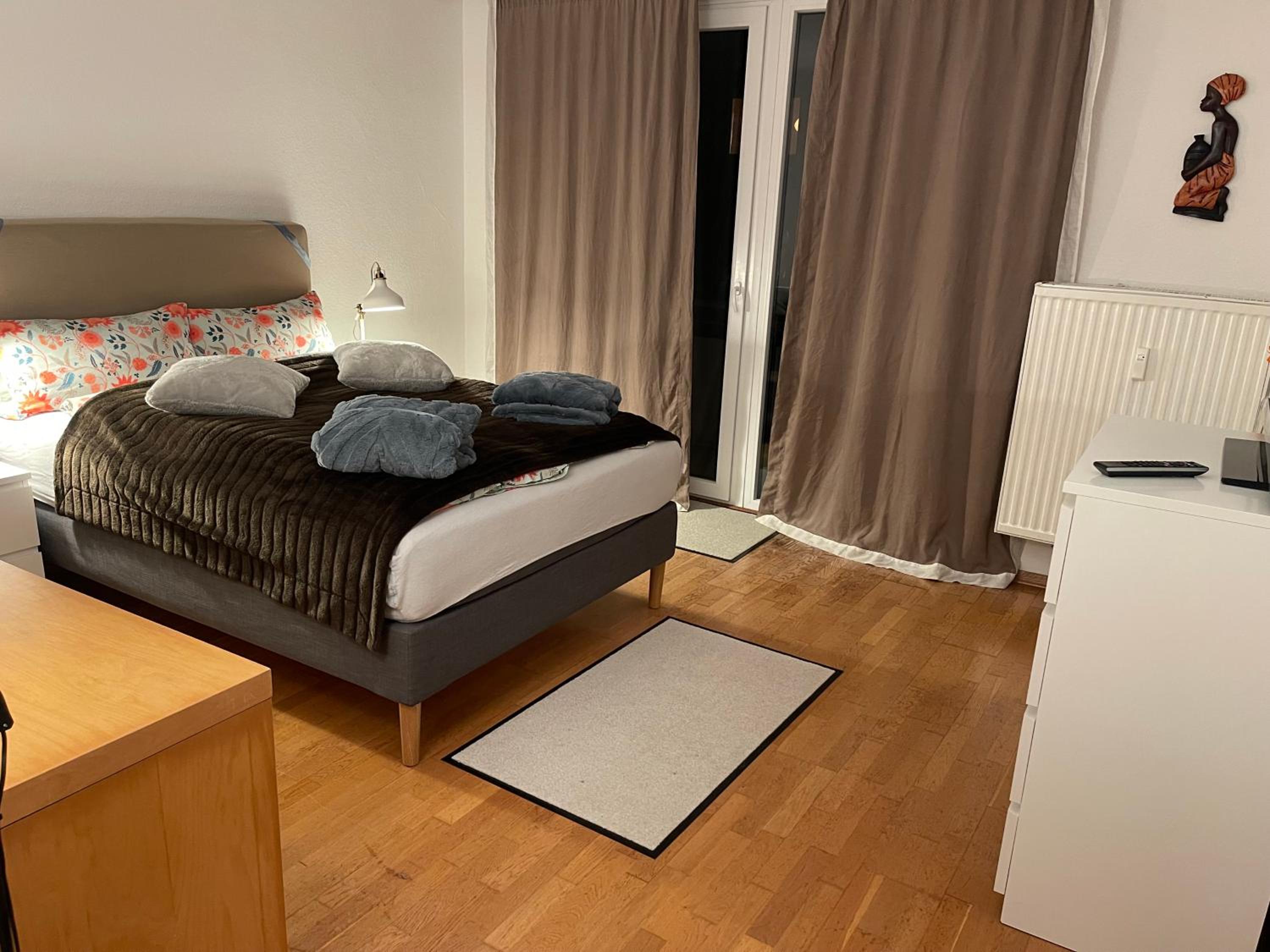 One-Bedroom Apartment photo 1