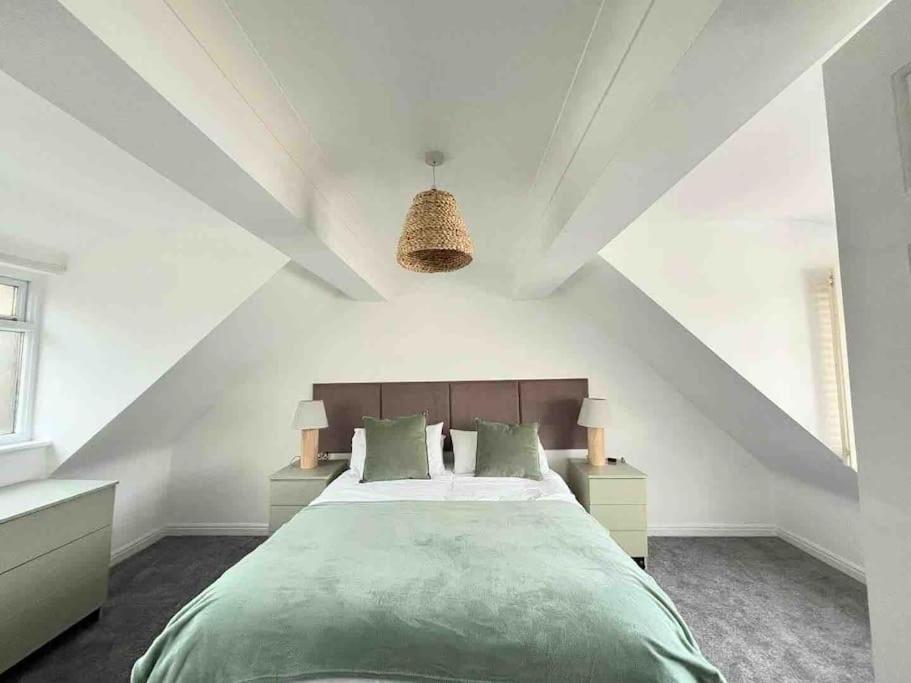 Four-Bedroom House photo 2