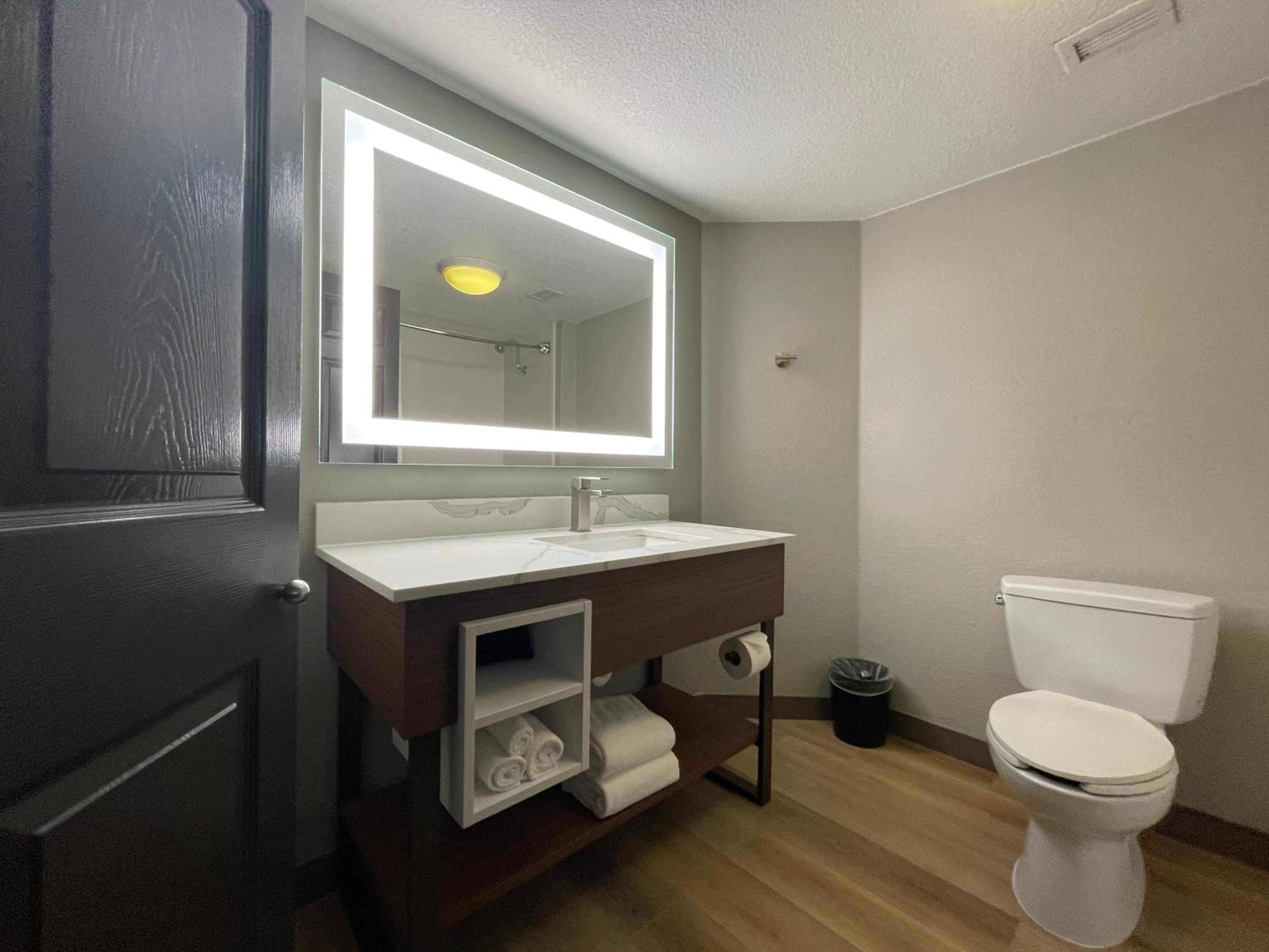 Deluxe Double Room with Two Double Beds - Non-Smoking photo 3