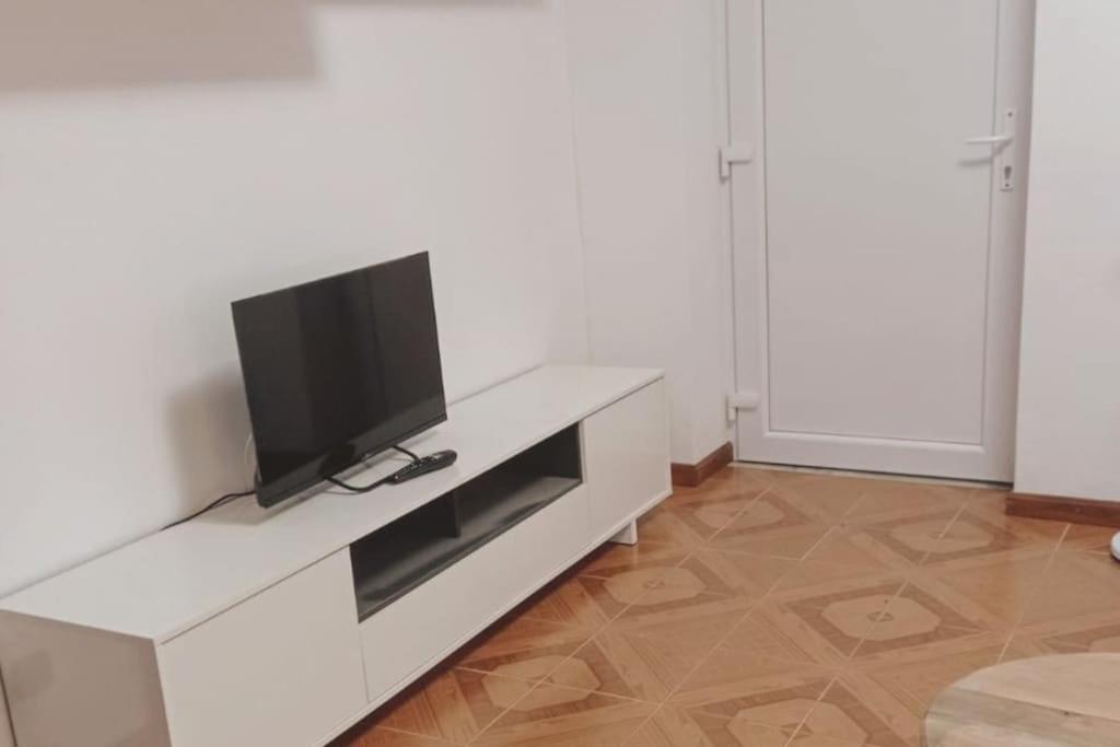 Three-Bedroom Apartment photo 2
