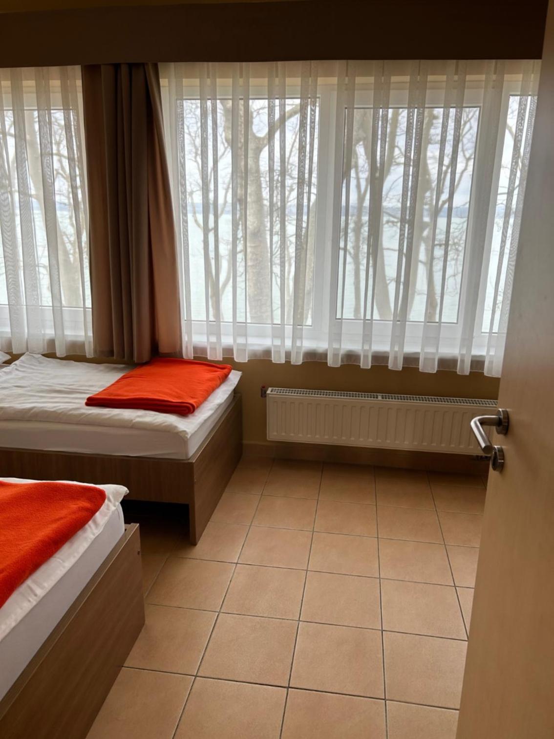 Double or Twin Room with Lake View