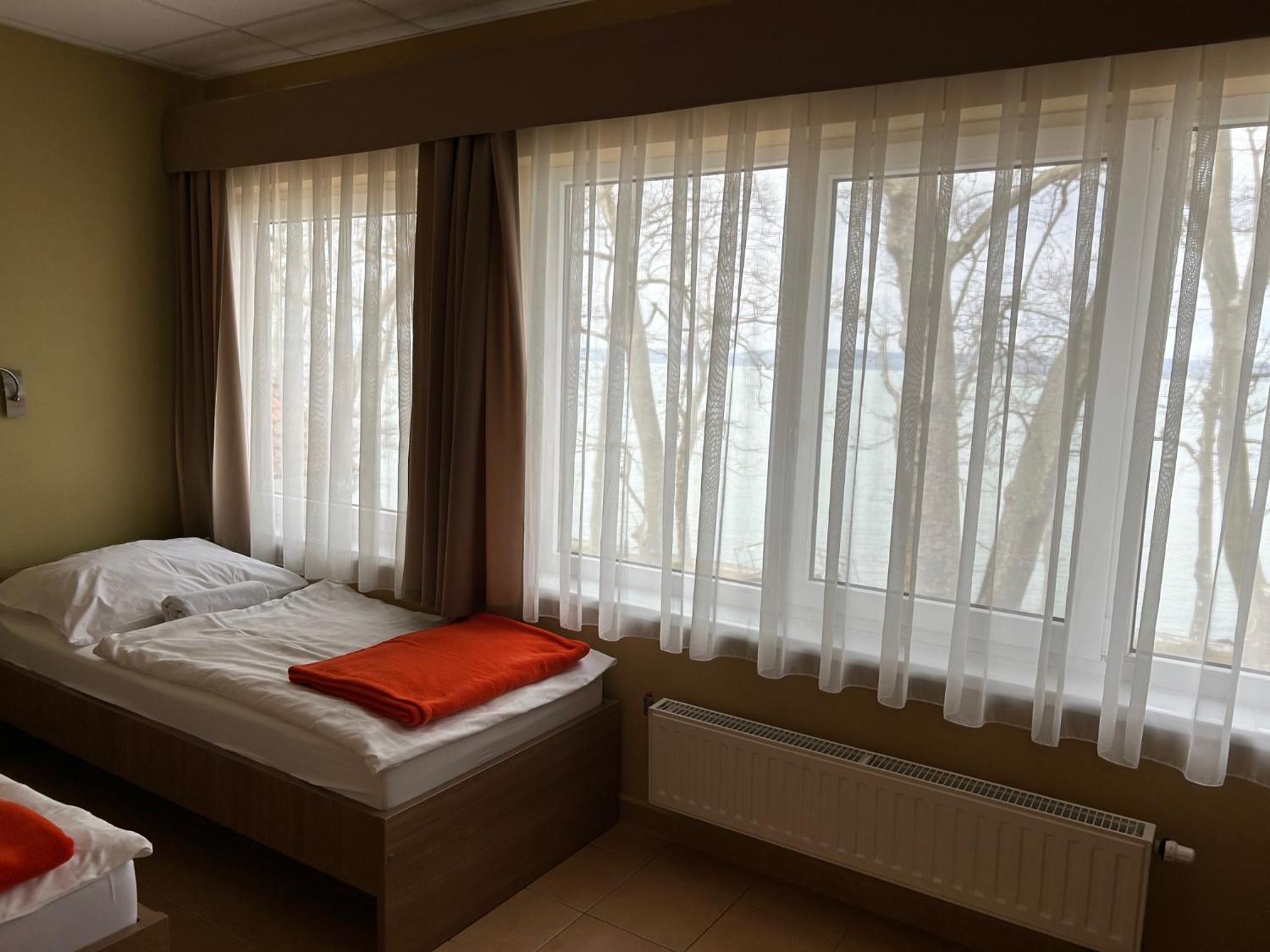 Double or Twin Room with Lake View photo 2
