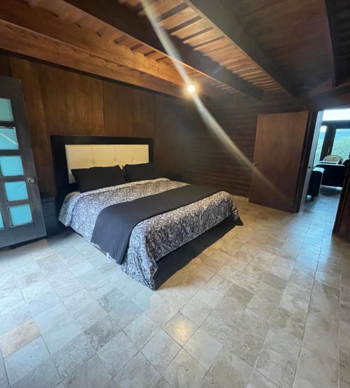 Three-Bedroom House photo 3