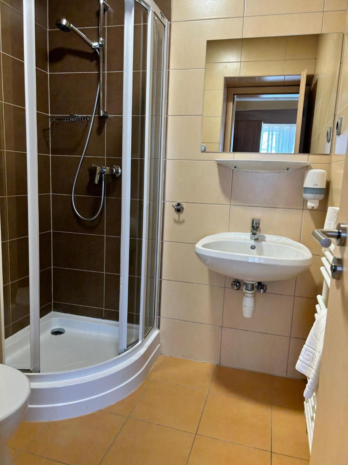 Double or Twin Room with Lake View photo 3