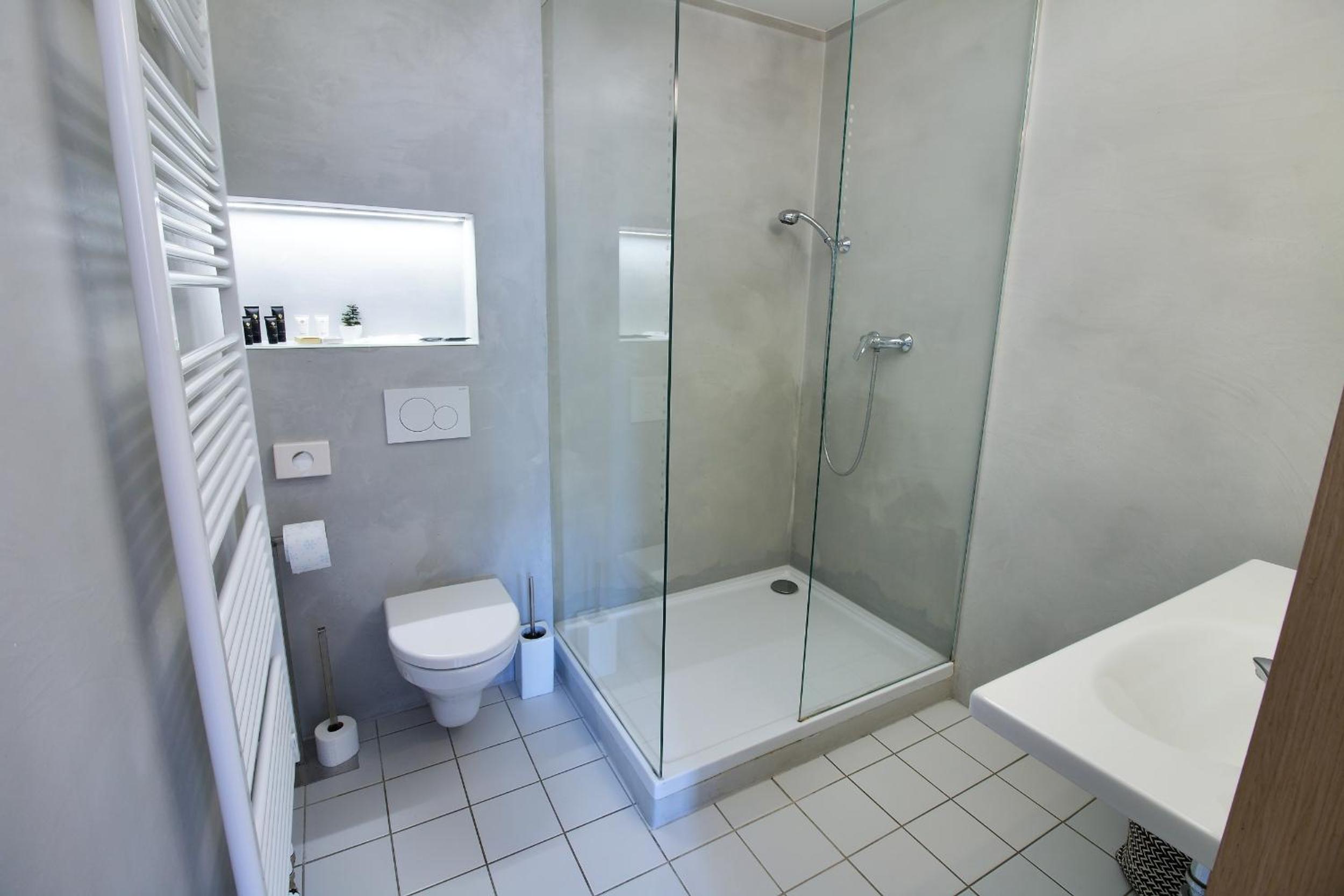 Standard Twin Room - Photo 3
