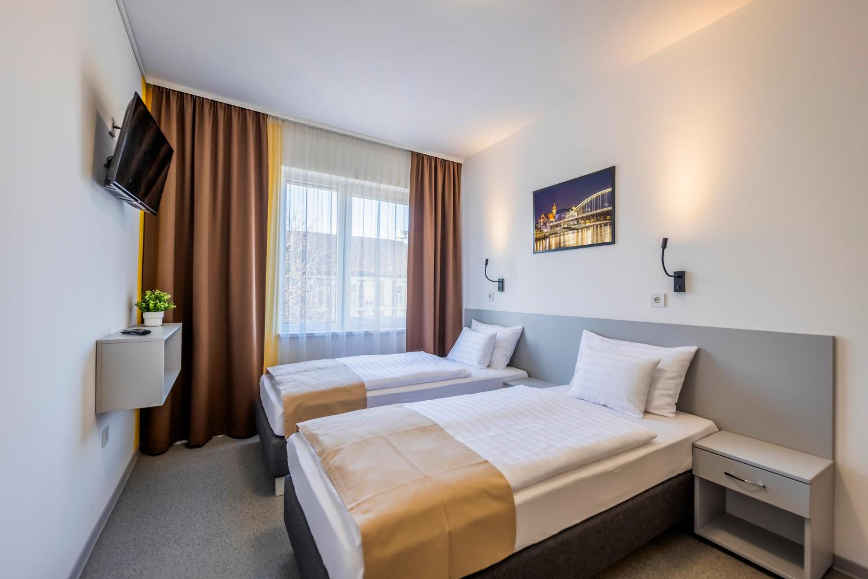 Twin Room - Photo 1