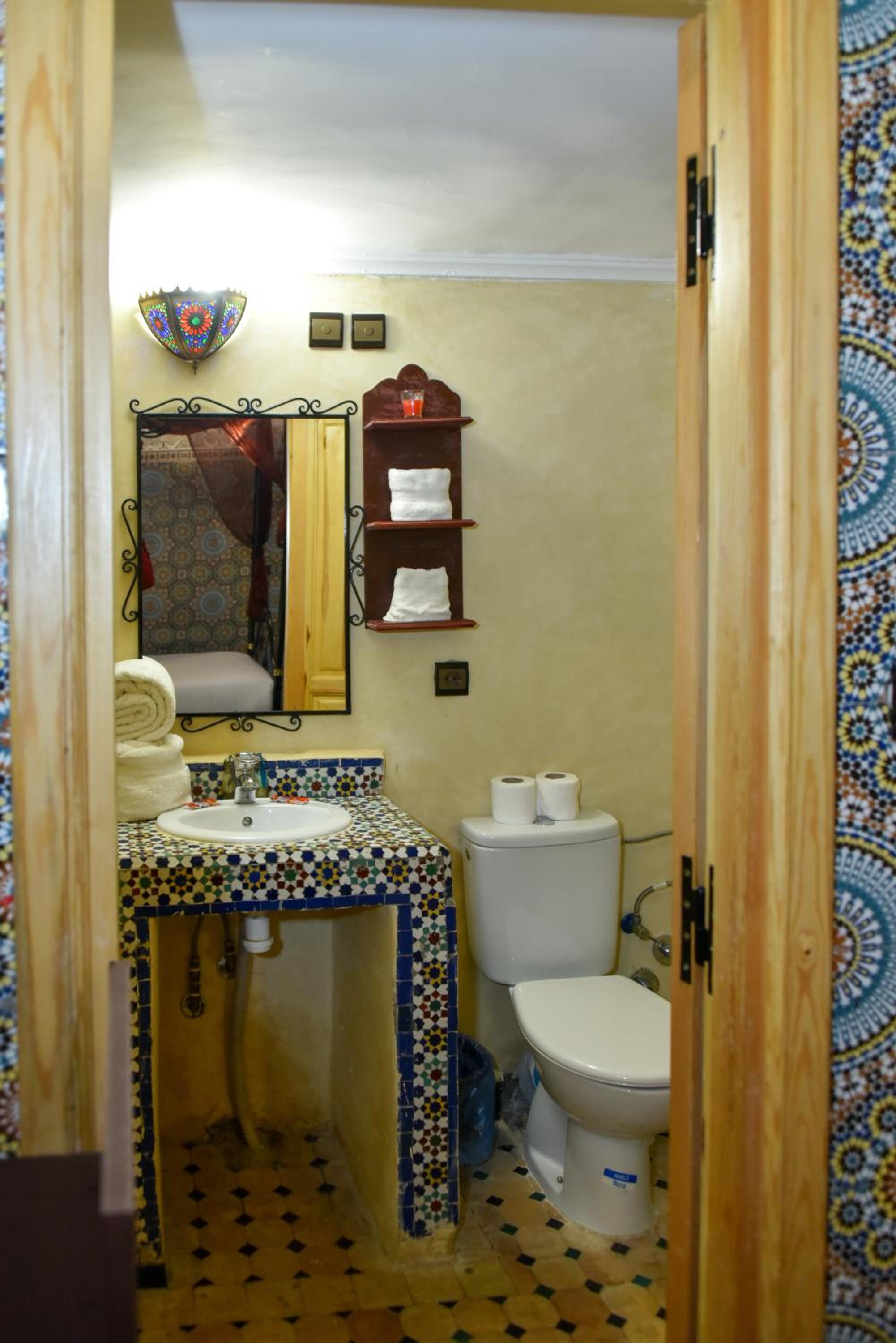 Double Room with Private Bathroom - Photo 3