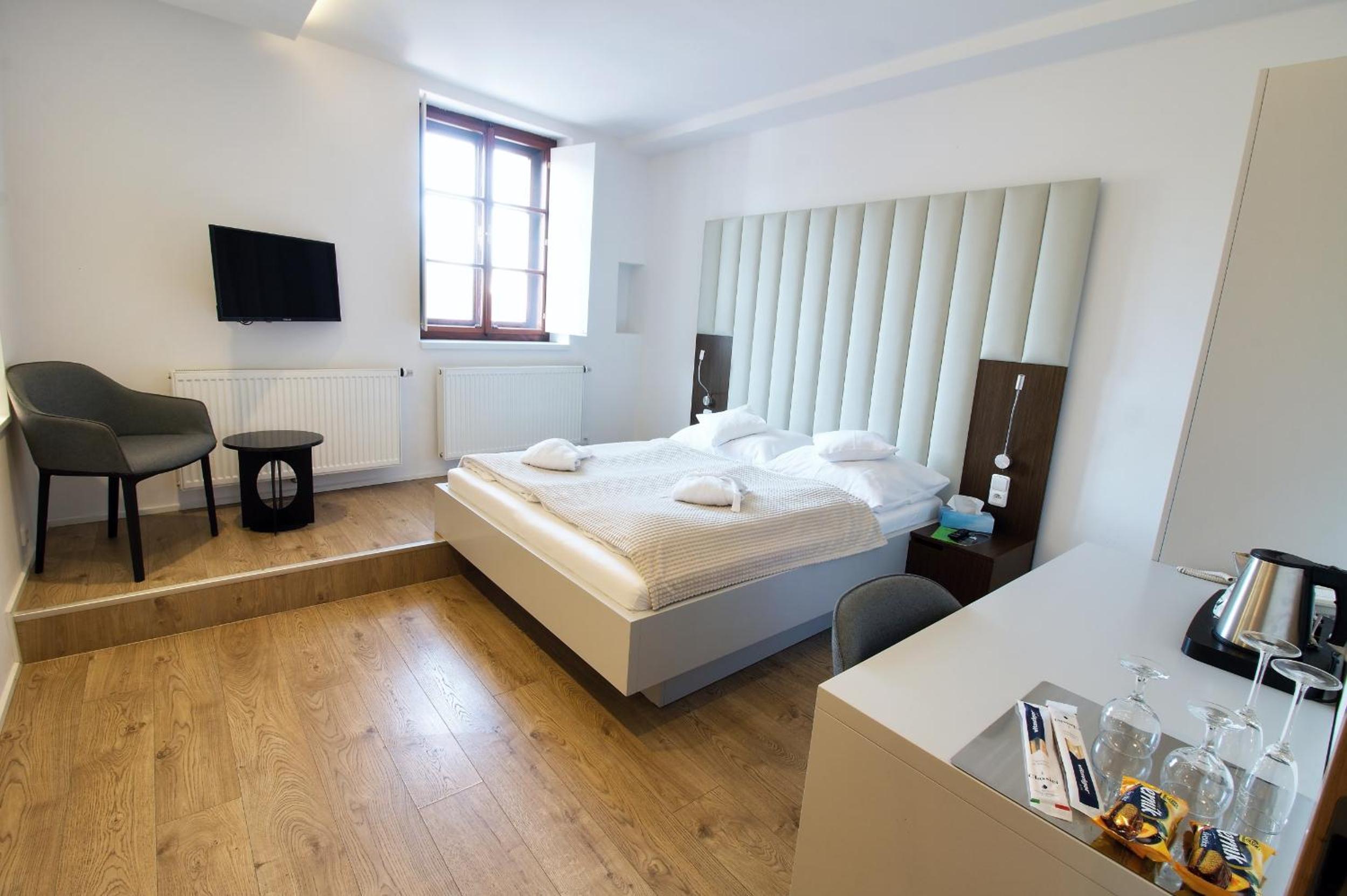 Queen Room with Garden View - Photo 1