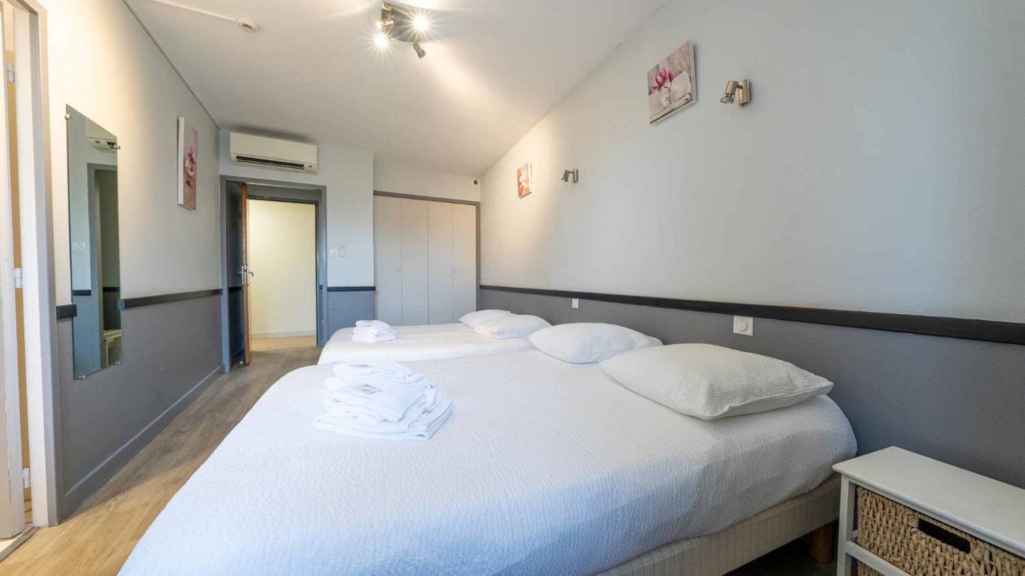 Quadruple Room - Photo 7