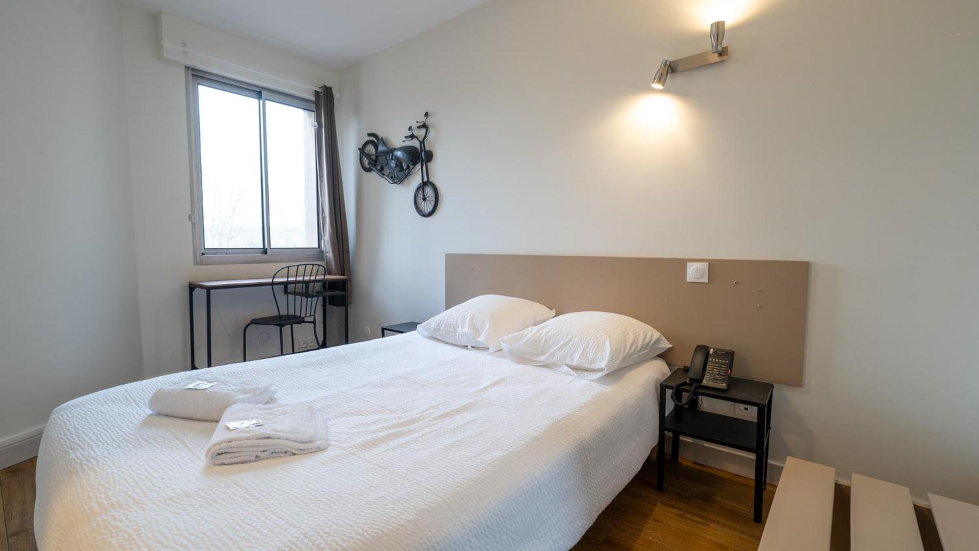 Double Room - Photo 14