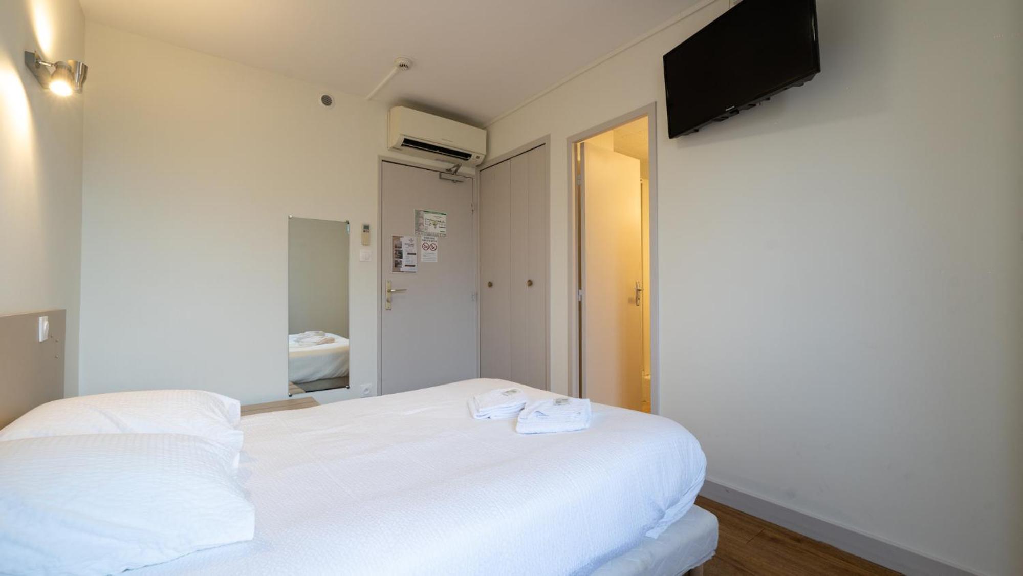 Double Room - Photo 5