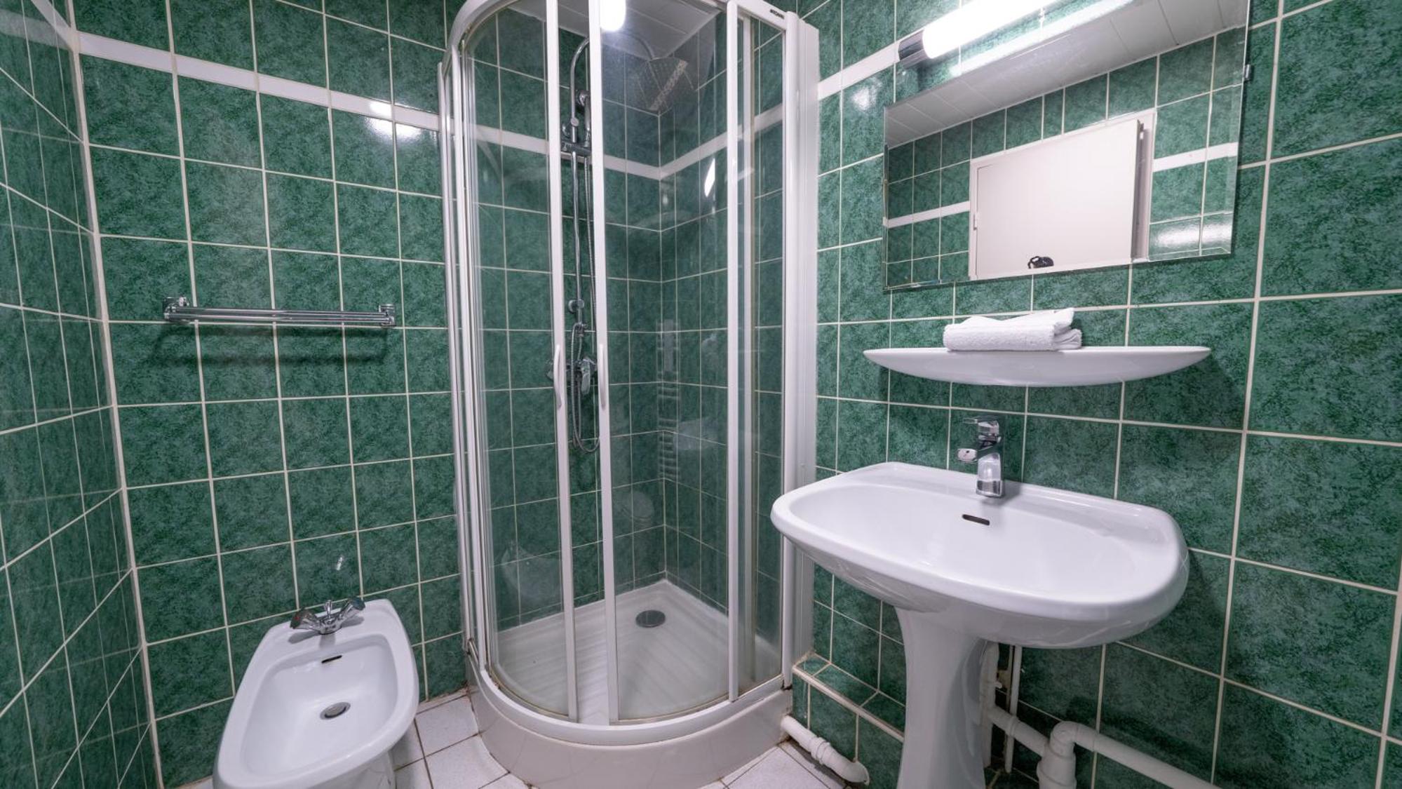 Double Room - Photo 8