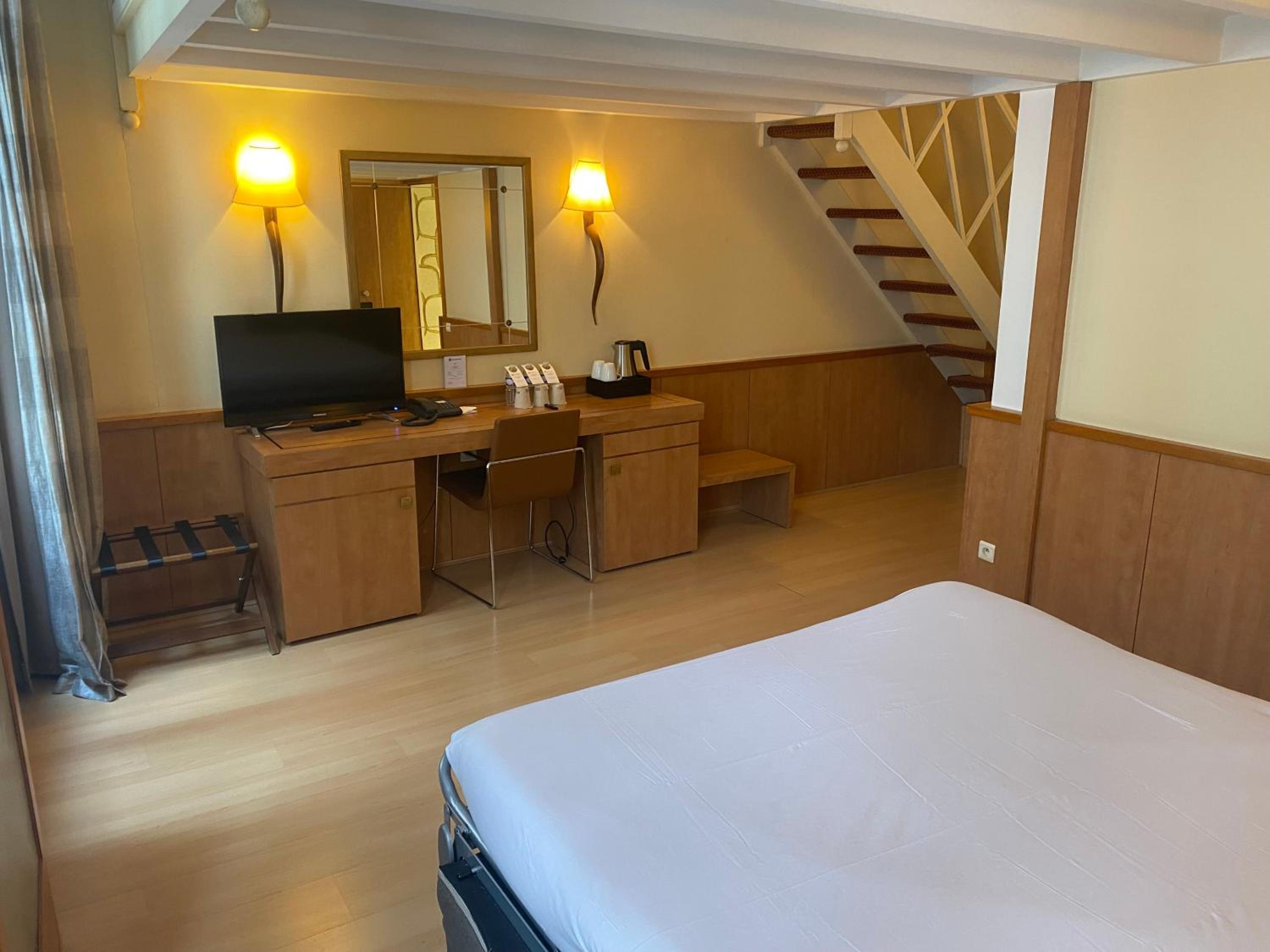Double Room with Sofa Bed photo 2