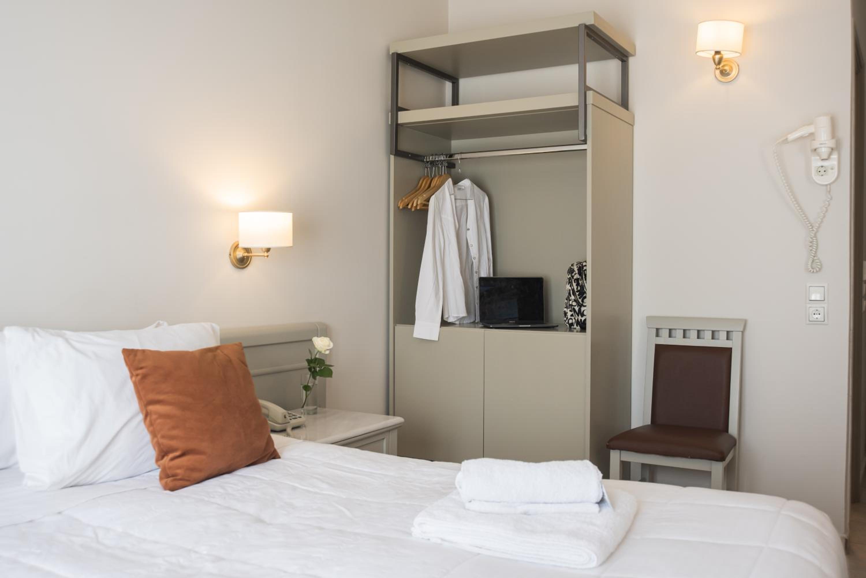 Single Room - Photo 13