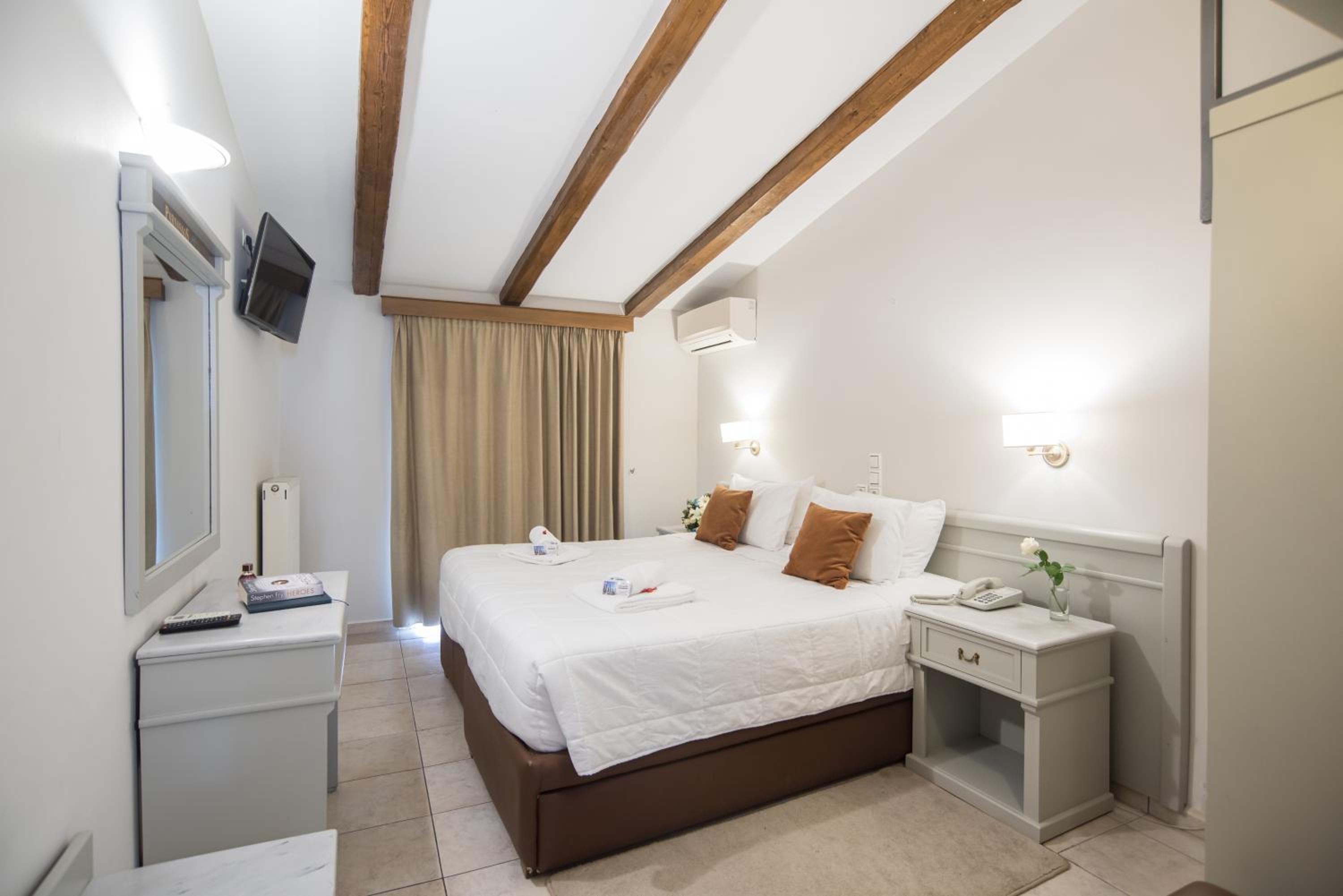 Superior Double or Twin Room with Mountain View - Photo 9