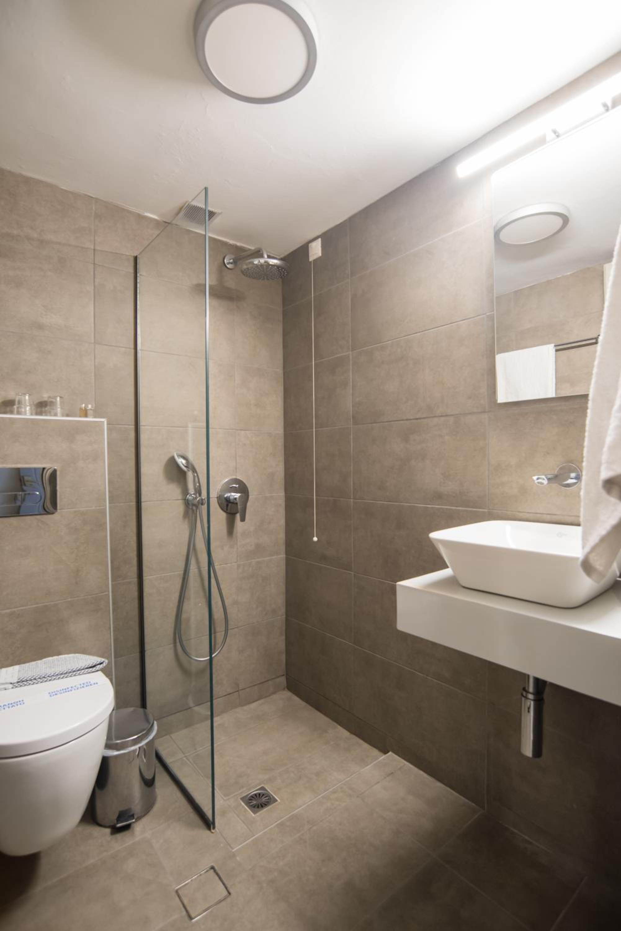 Double or Twin Room with Balcony - Photo 6
