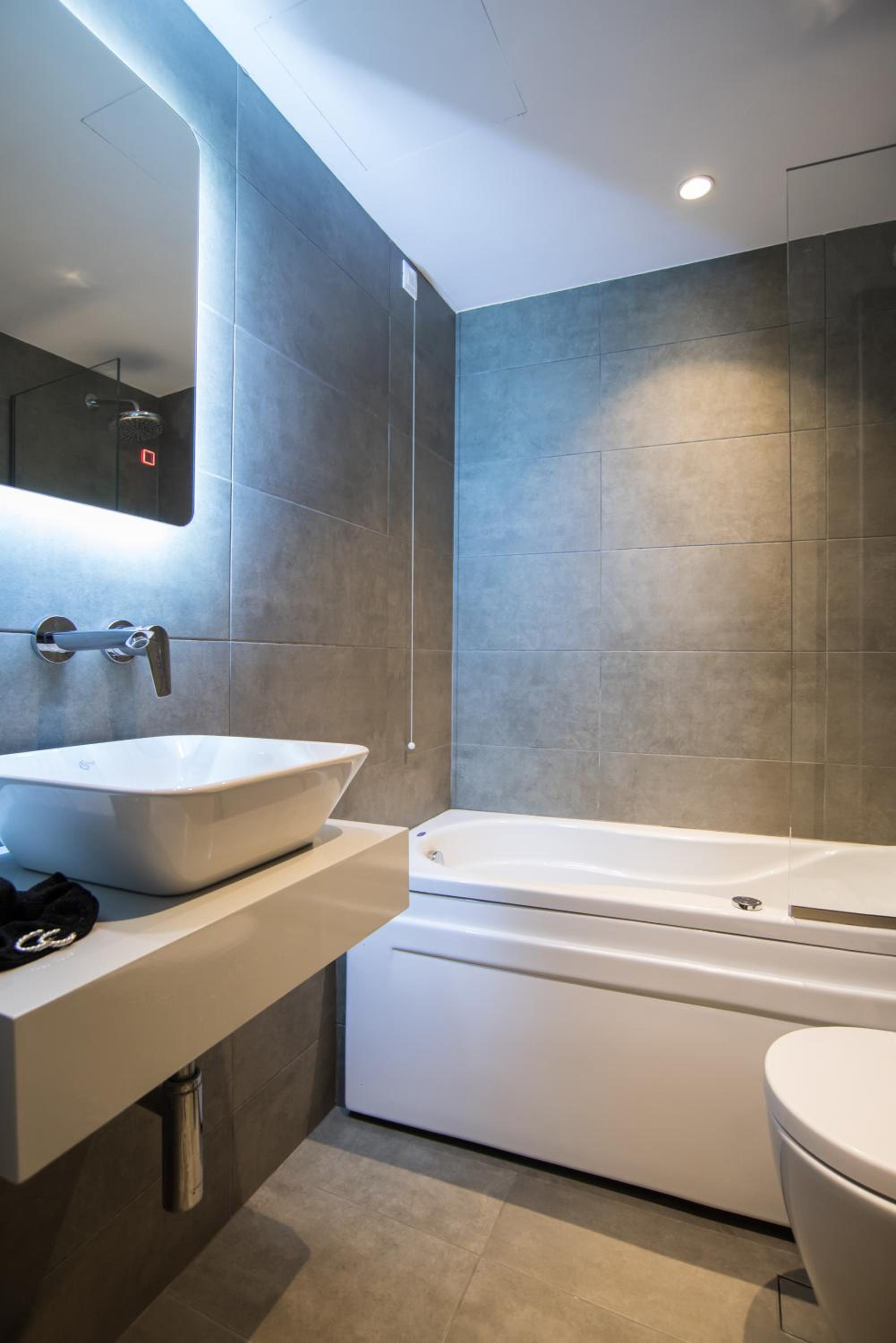 Double or Twin Room with Balcony - Photo 5