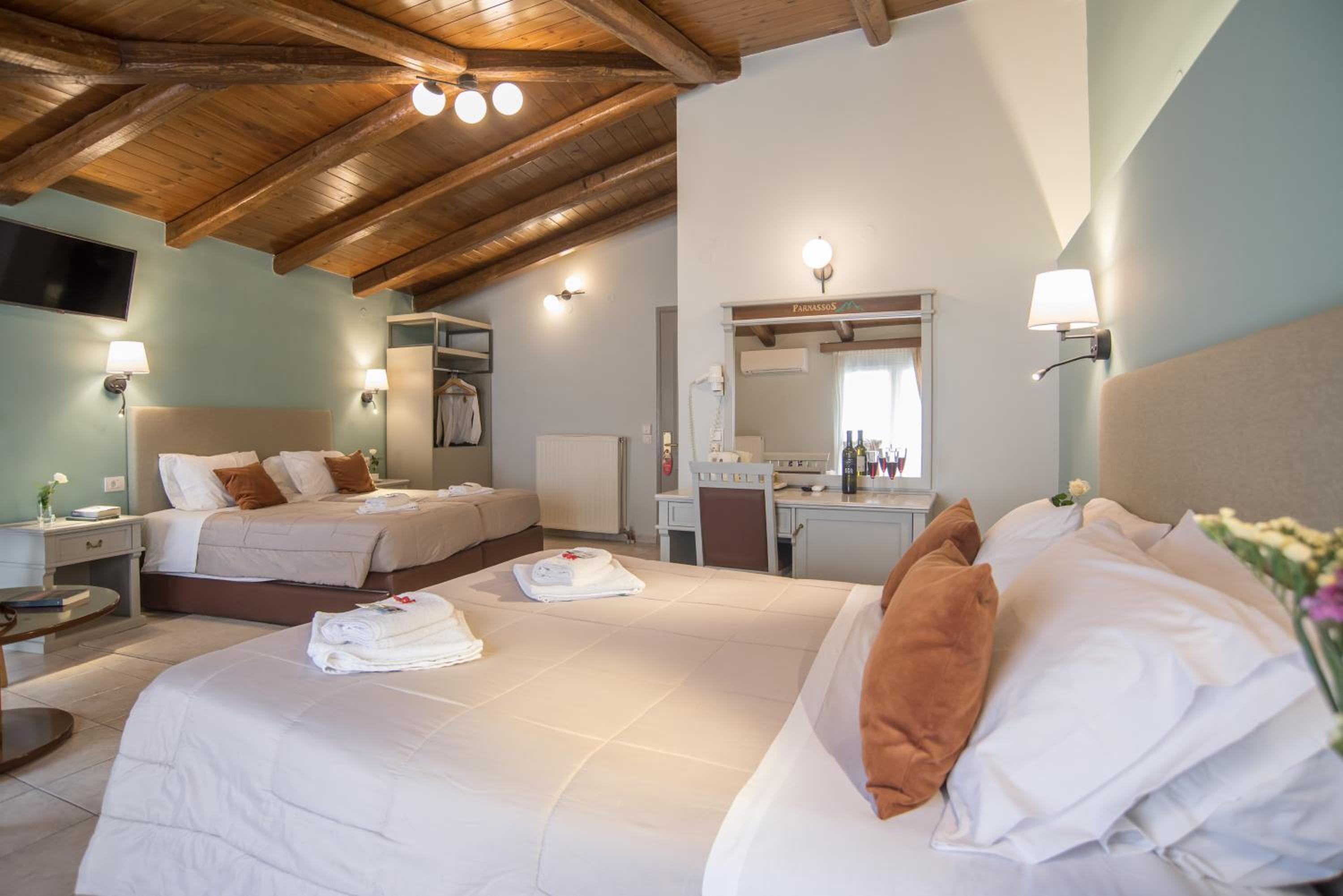 Premium Roof Top Suite with Spa Bath - Photo 10